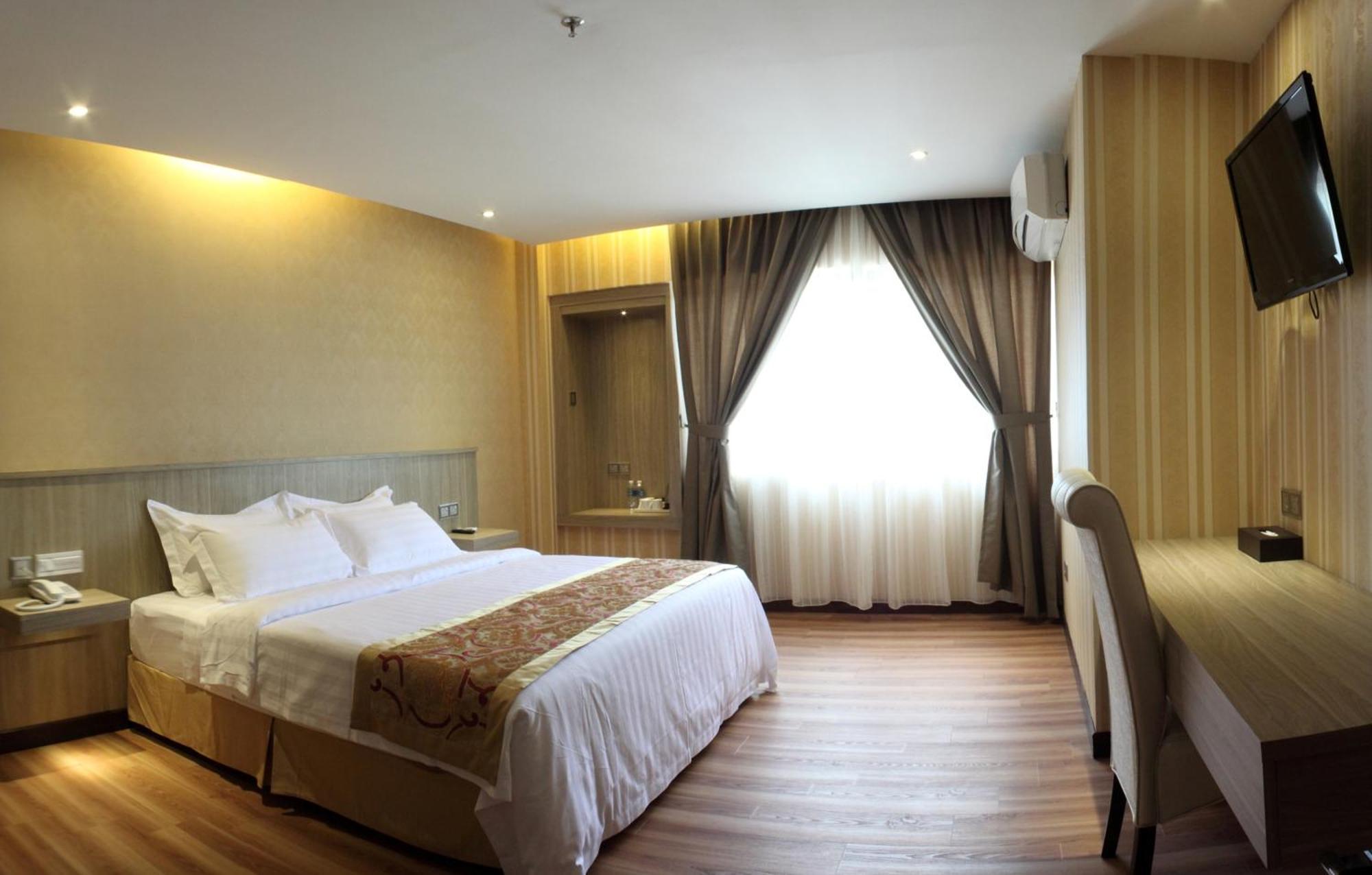 Standard Queen Room