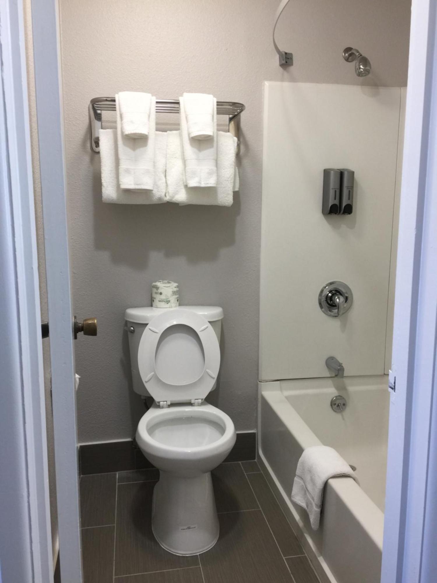 Standard Queen Room,725061829:JPEG