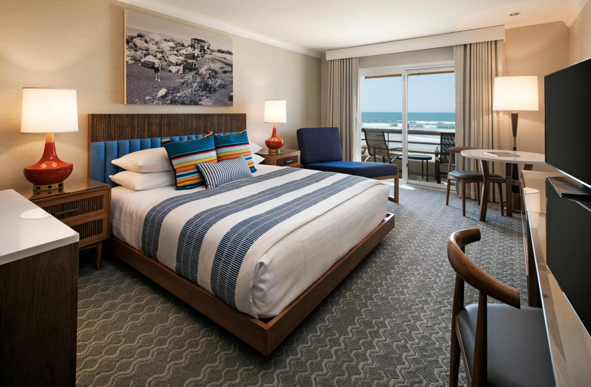 Zimmer mit Kingsize-Bett zur Meerseite