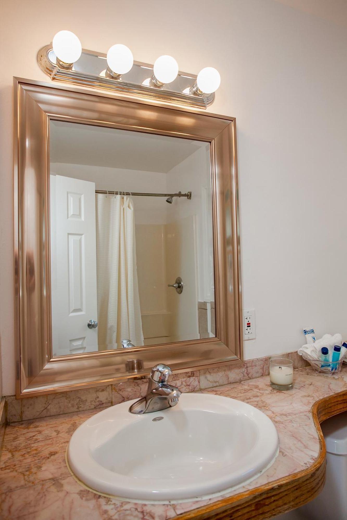 Queen Bedroom Suite 3 Beds