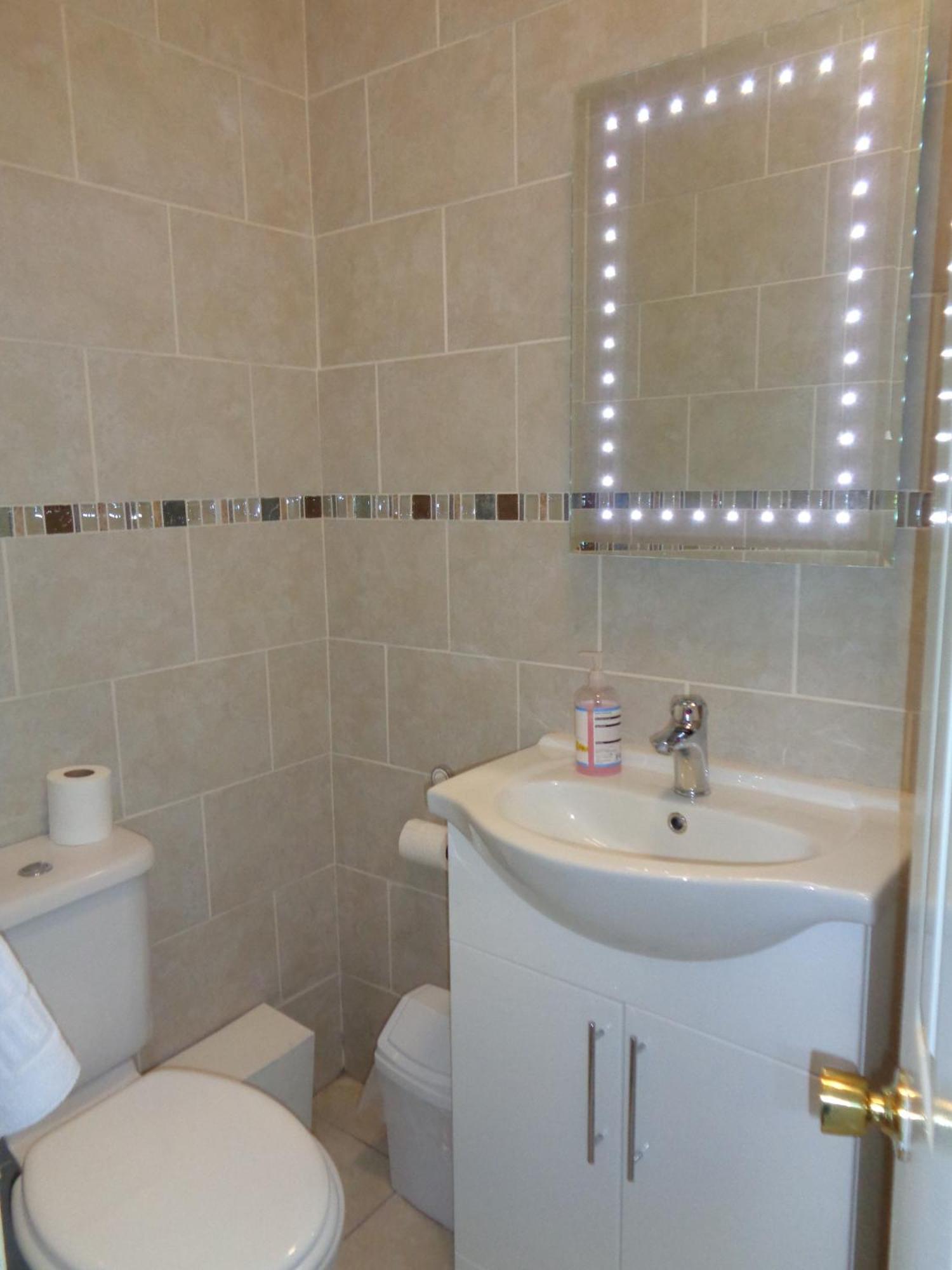 Twin Room,1646889386:JPEG