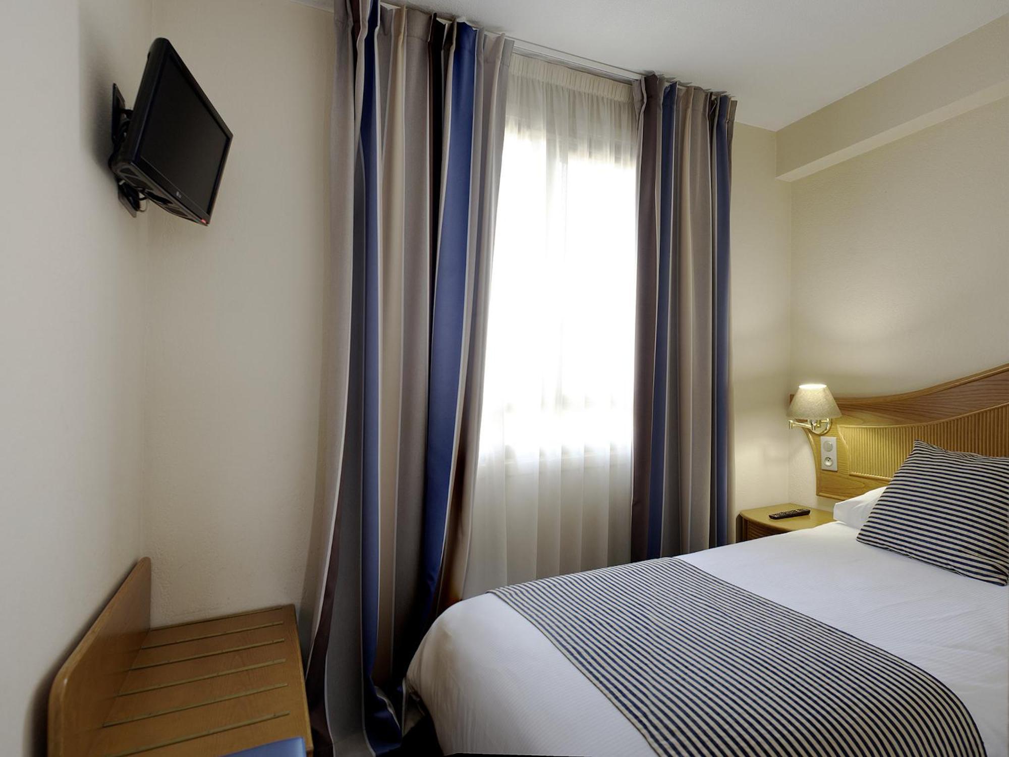 Small Double Room,1279163818:JPEG