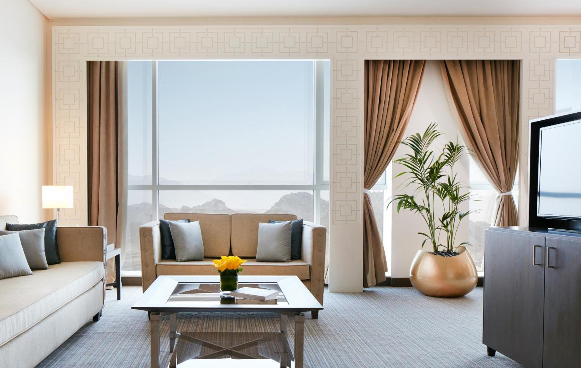 Executive Suite,703900267:JPEG