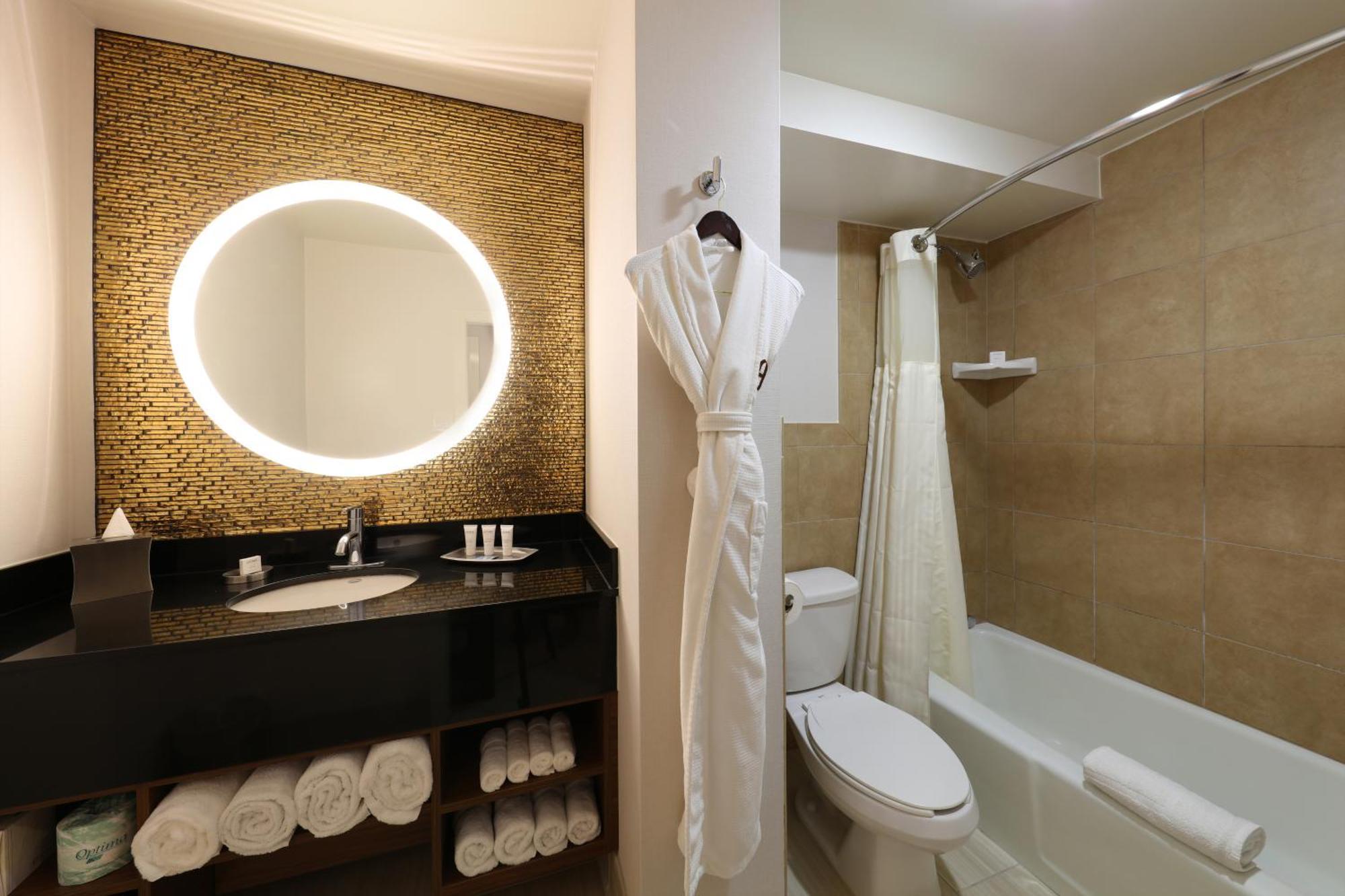 West Coast King Room No Resort Fee