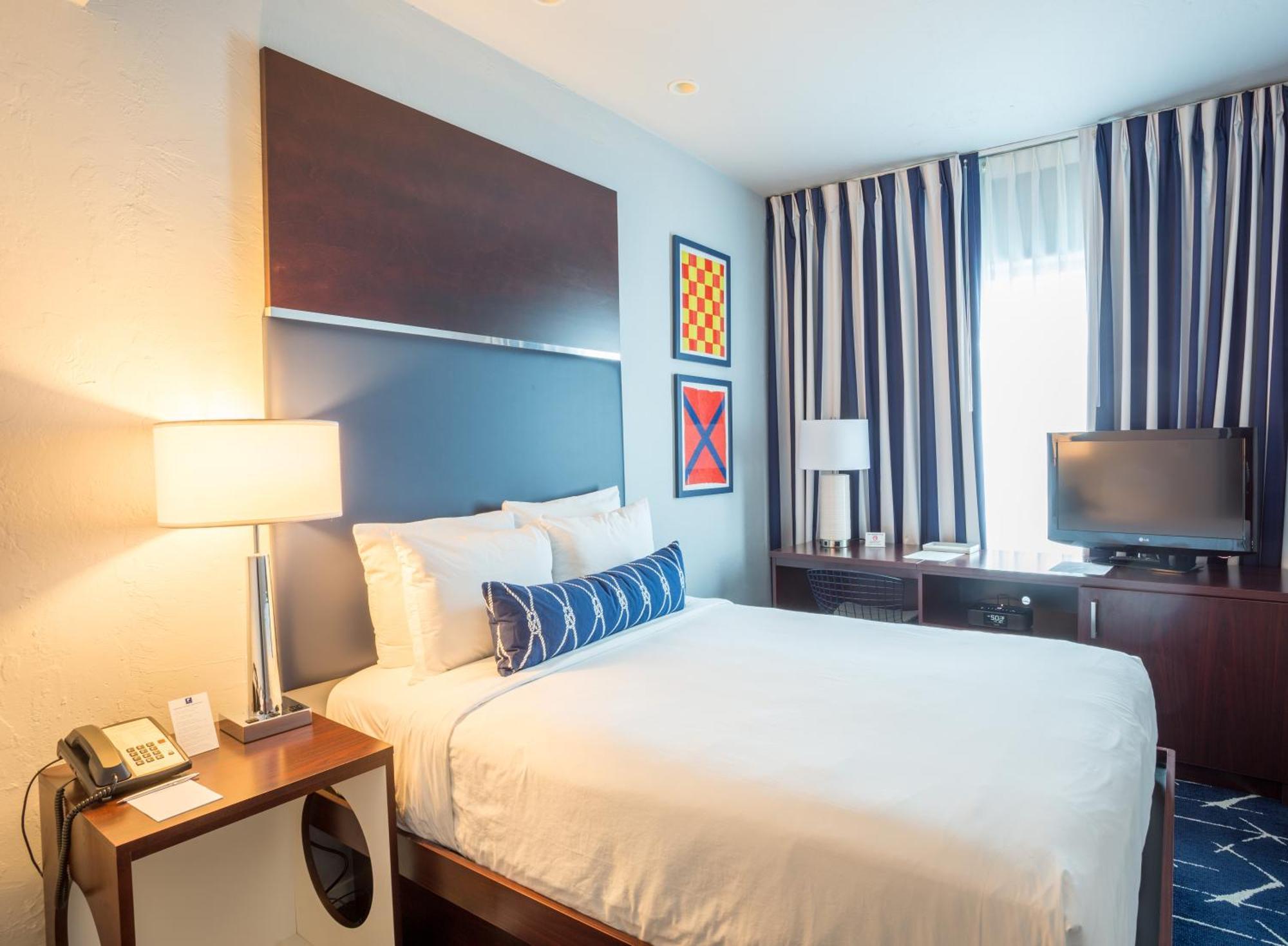 Petite Double Room