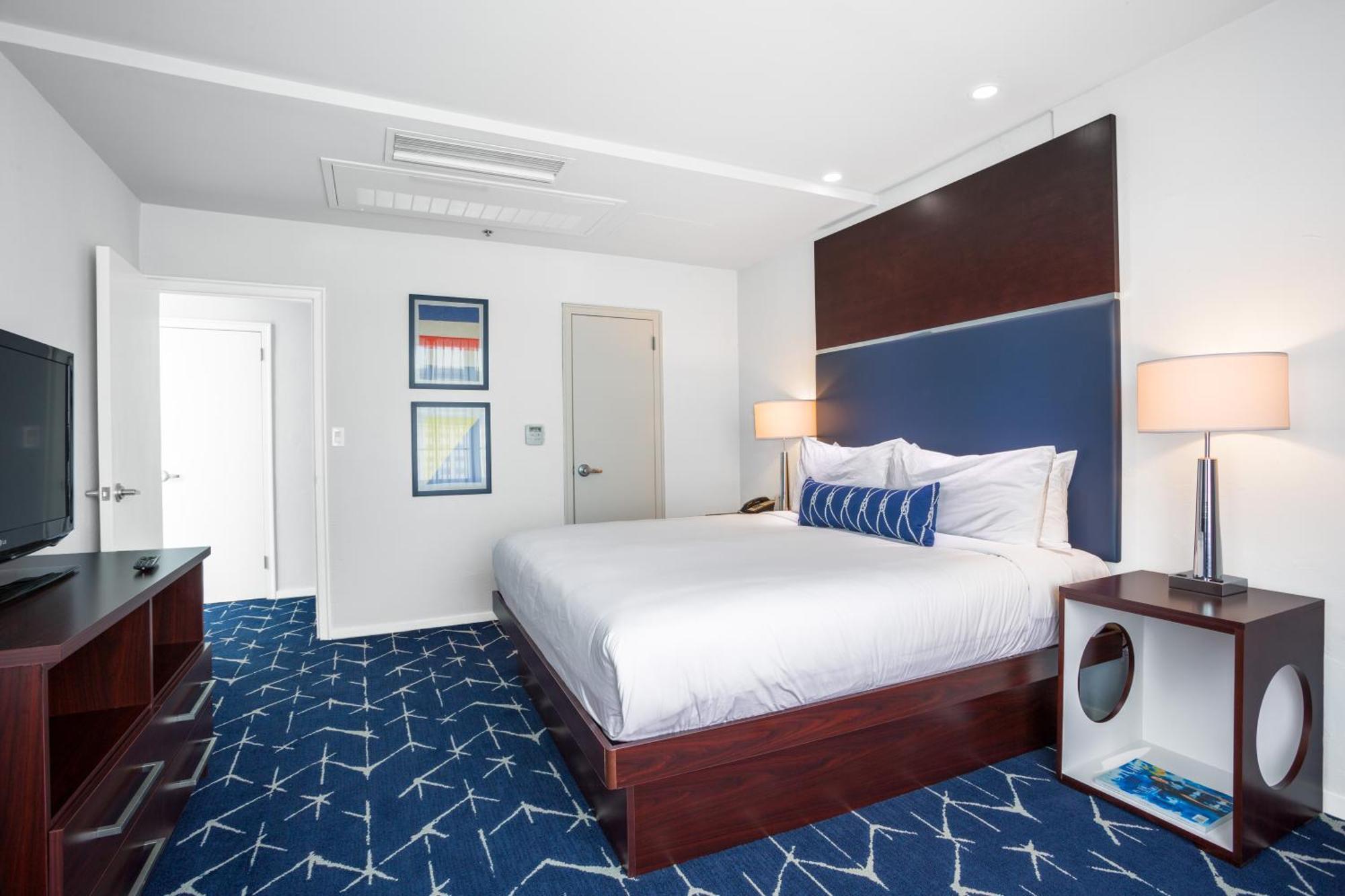 Deluxe King Room