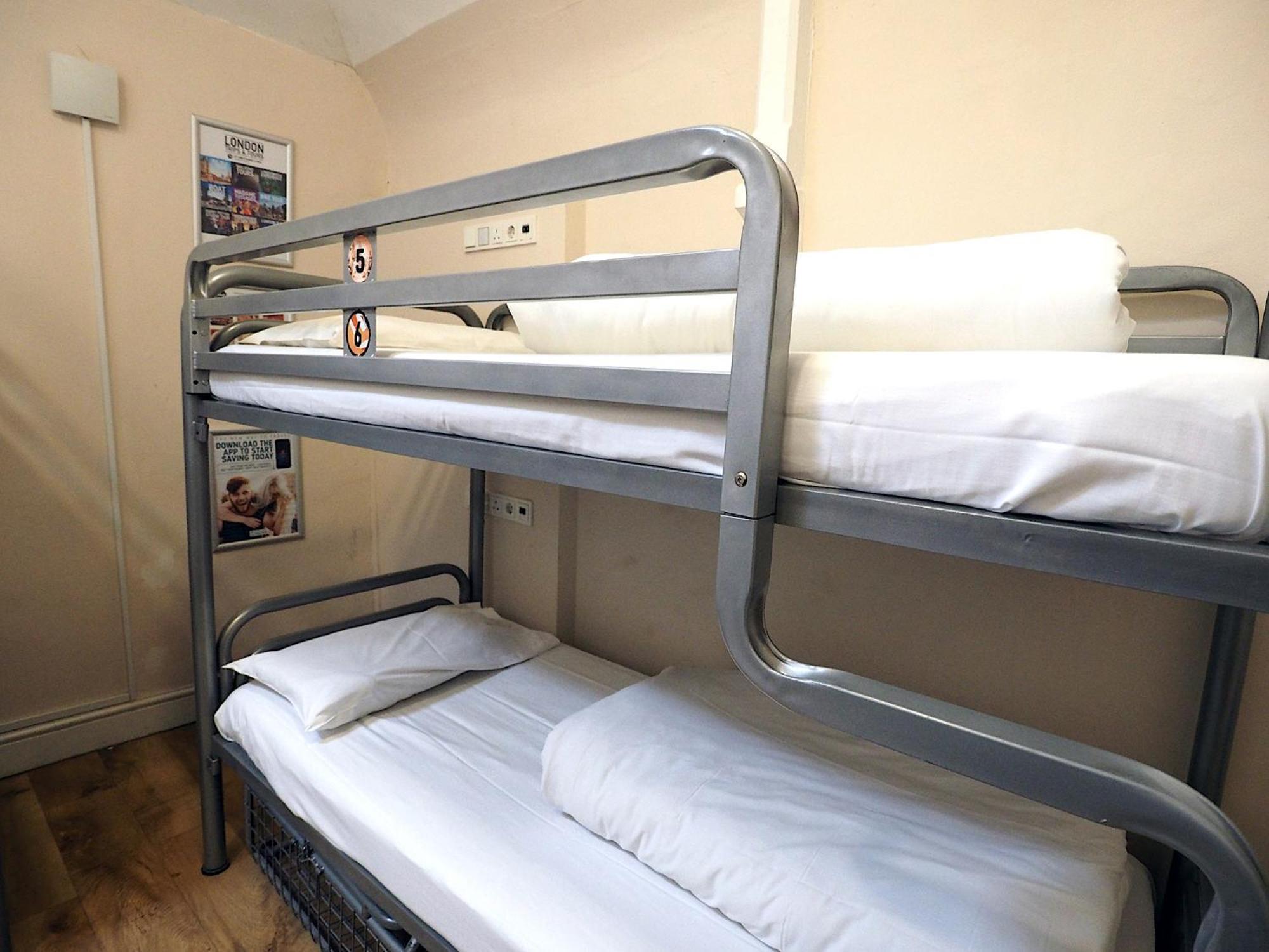 Bed 6-Bed Mixed Dormitory Room External,704376649:JPEG