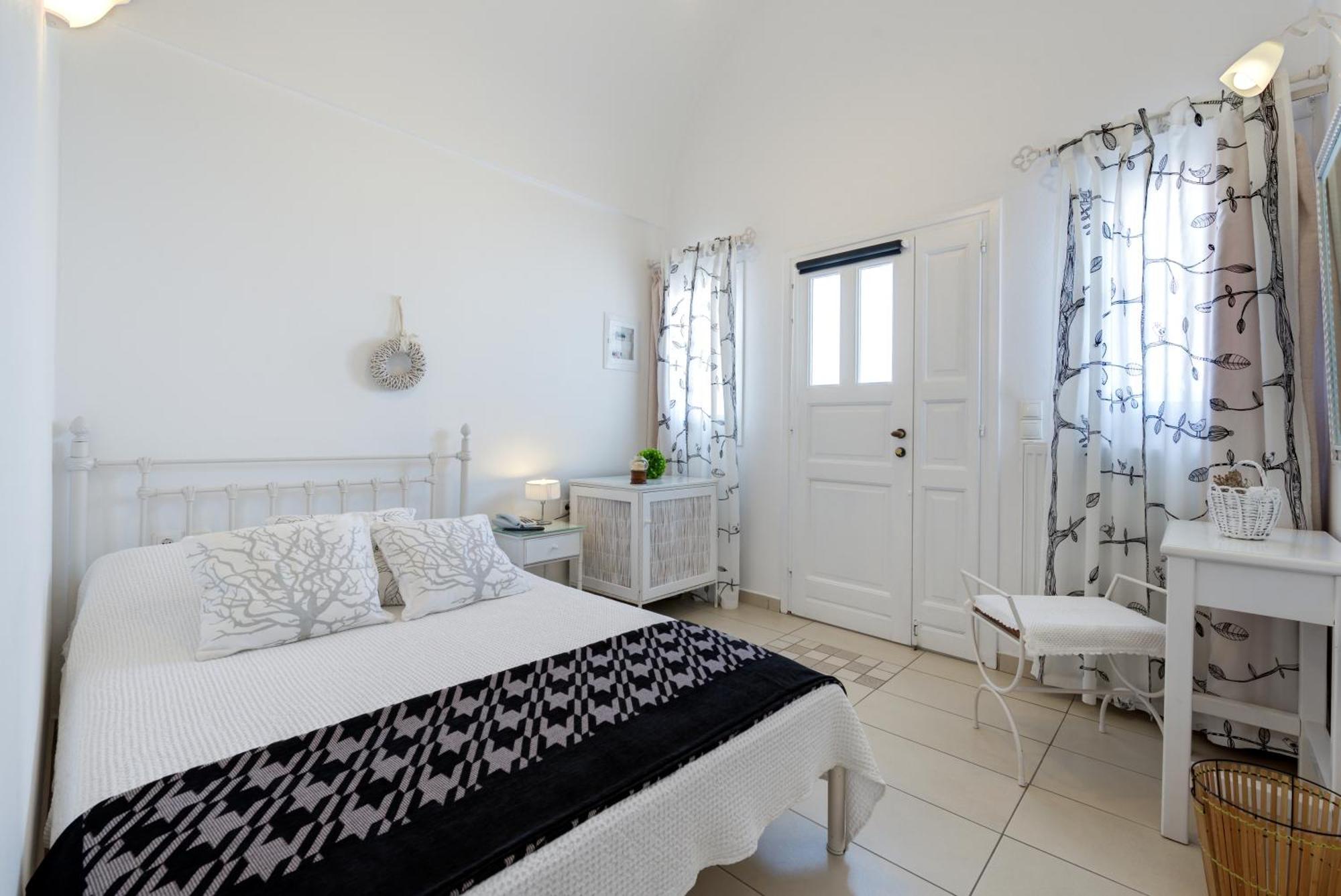 Single Room shared Patio