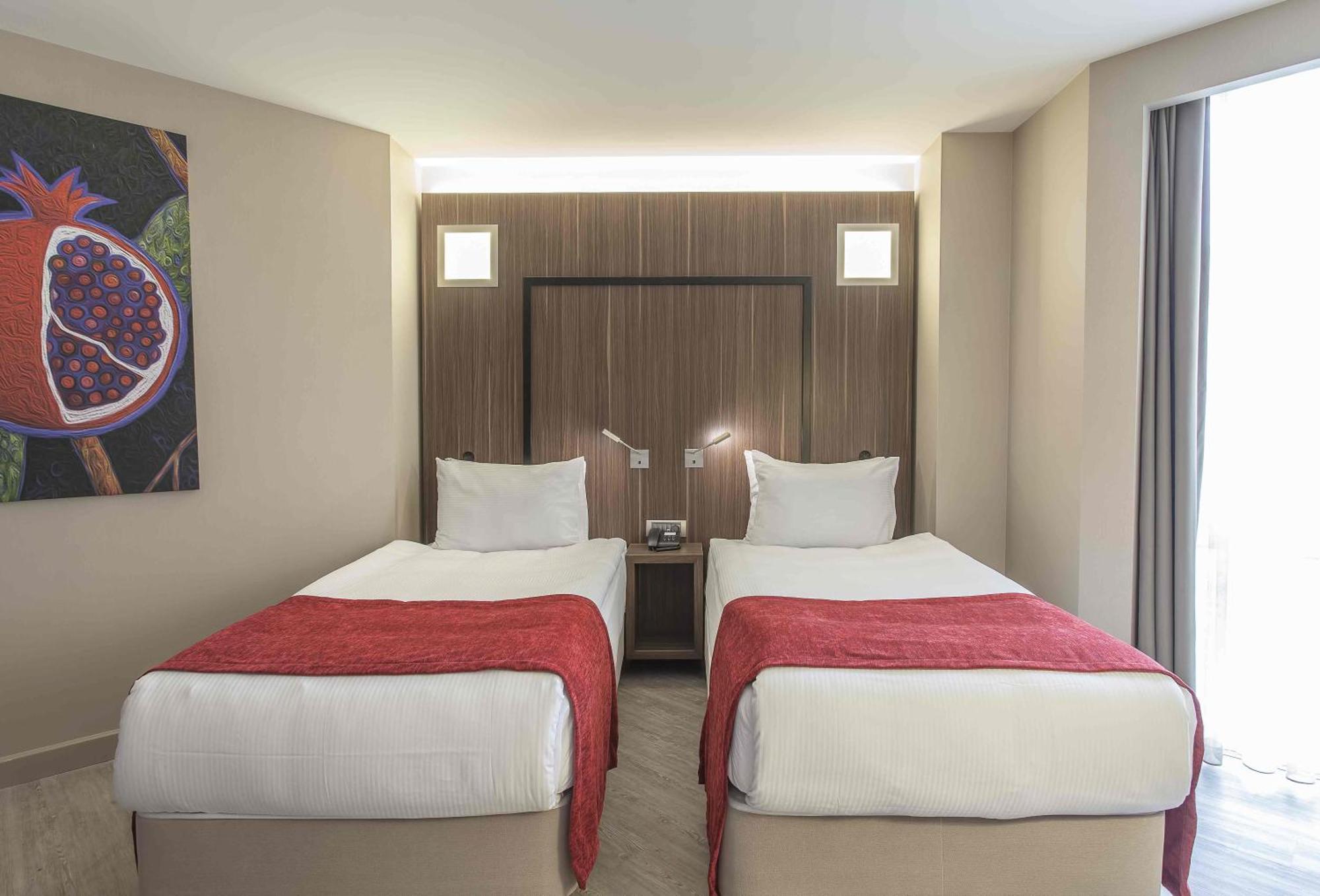 Room Land View