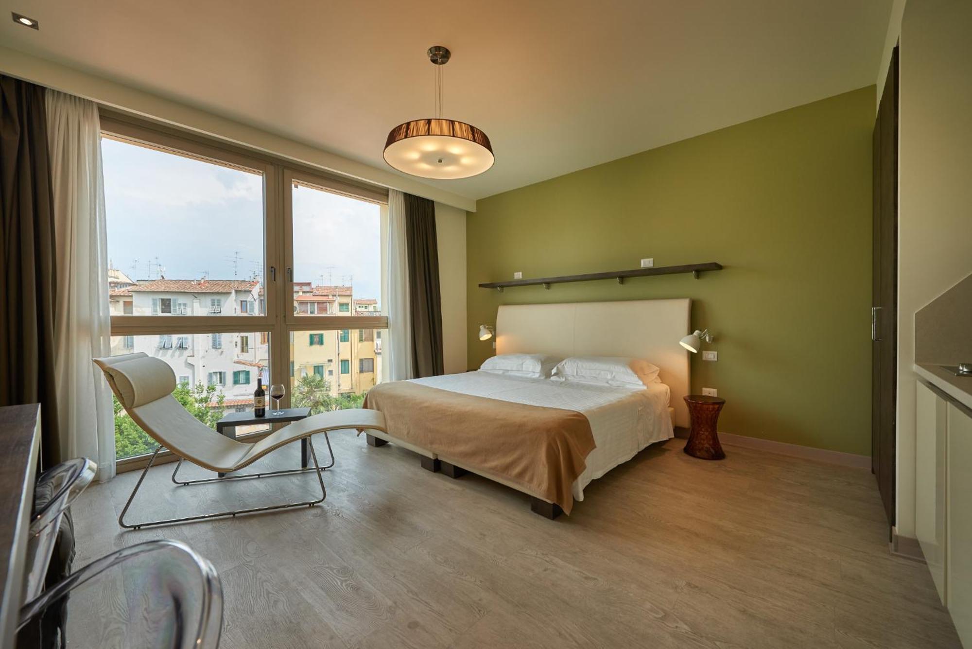 Studio kitchen & Pool Access