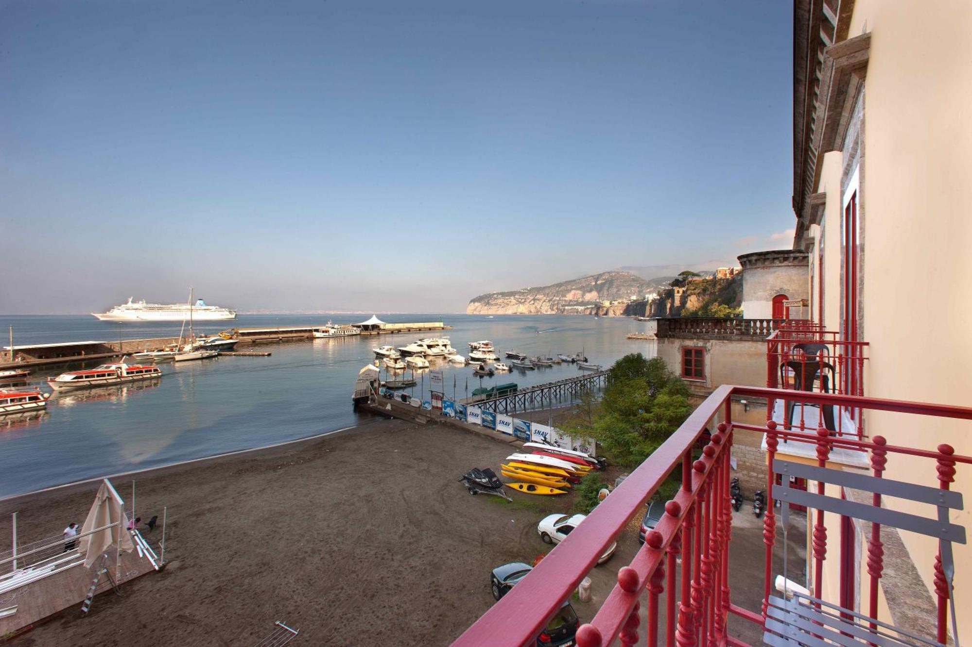 Habitación Doble Deluxe con balcón y vistas al mar