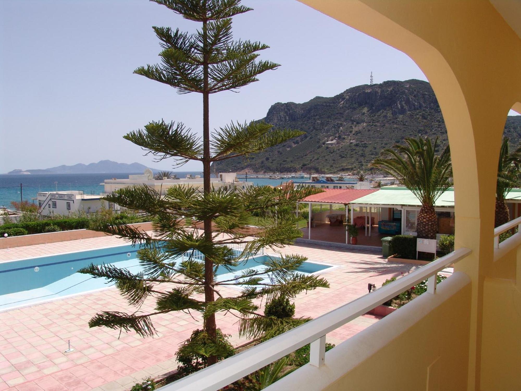Studio Pool View