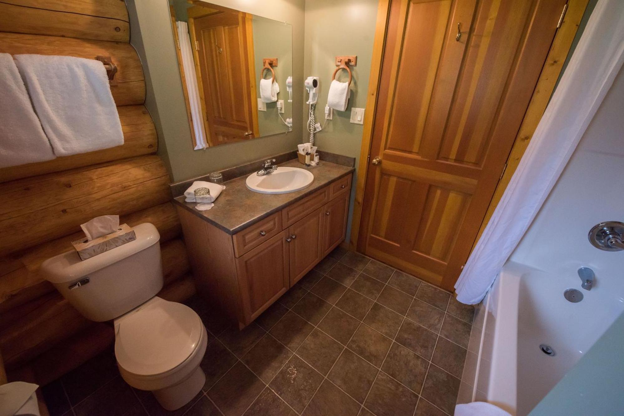 Three-Bedroom Cottage,706740730:JPEG