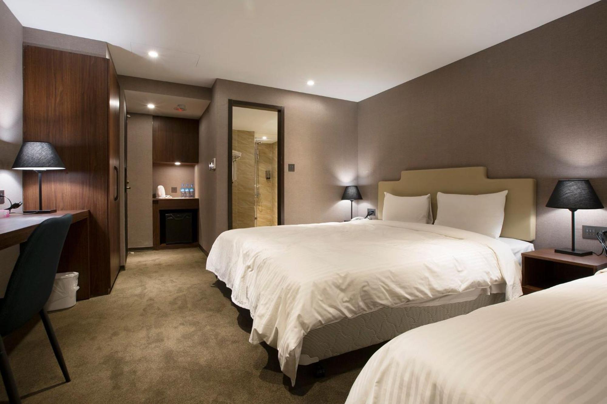 Superior Triple Room,706783798:JPEG