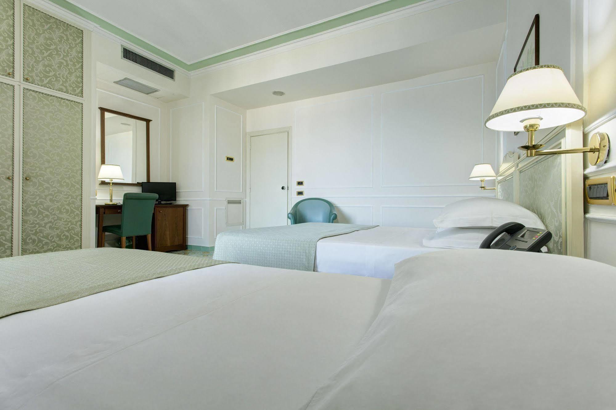 Triple Room Partial Sea View