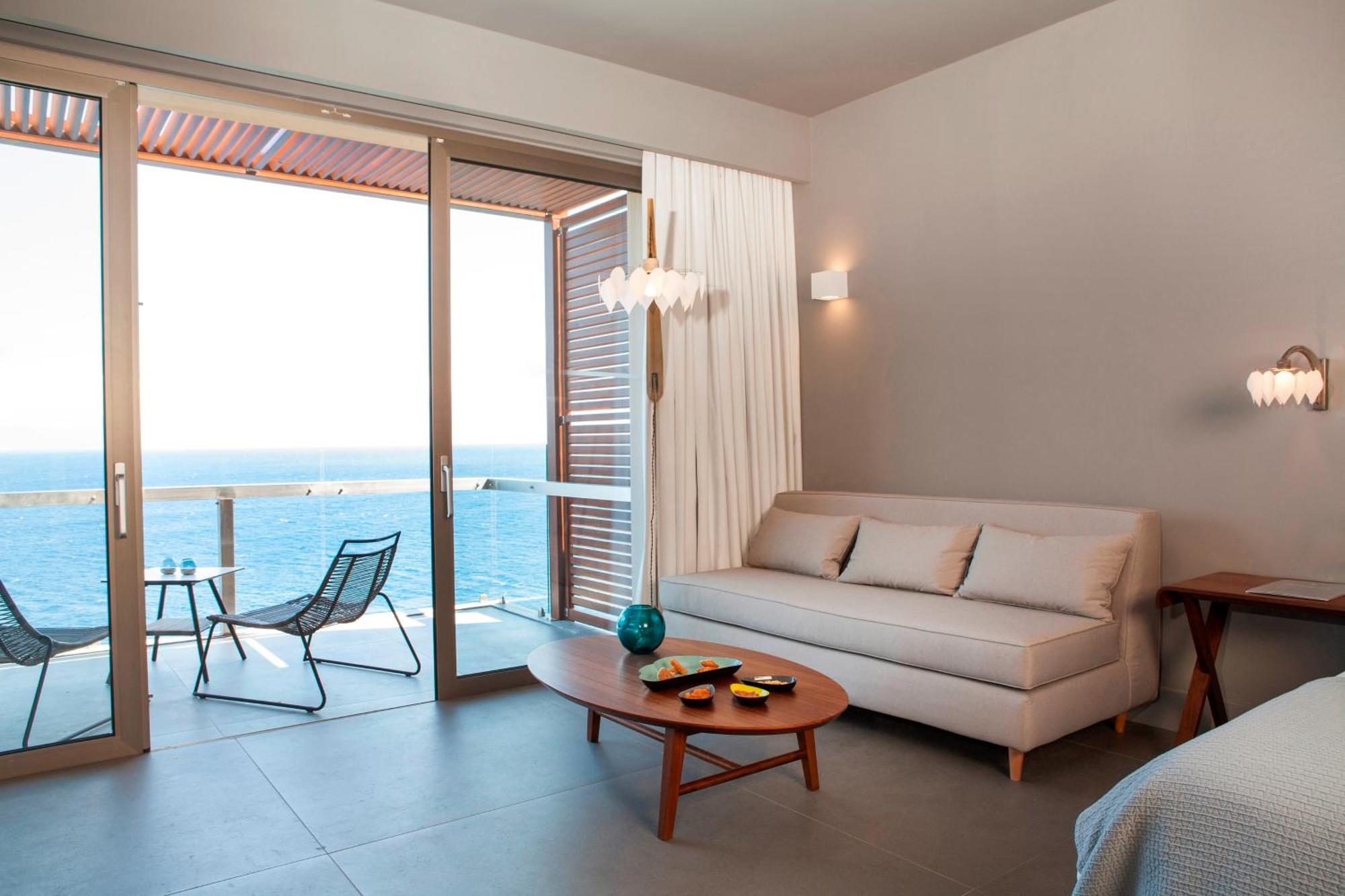 Deep Blue Bungalow Suite, Waterfront