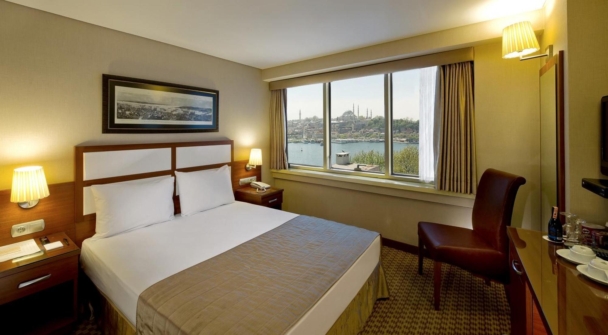 Double or Twin Room Sea View