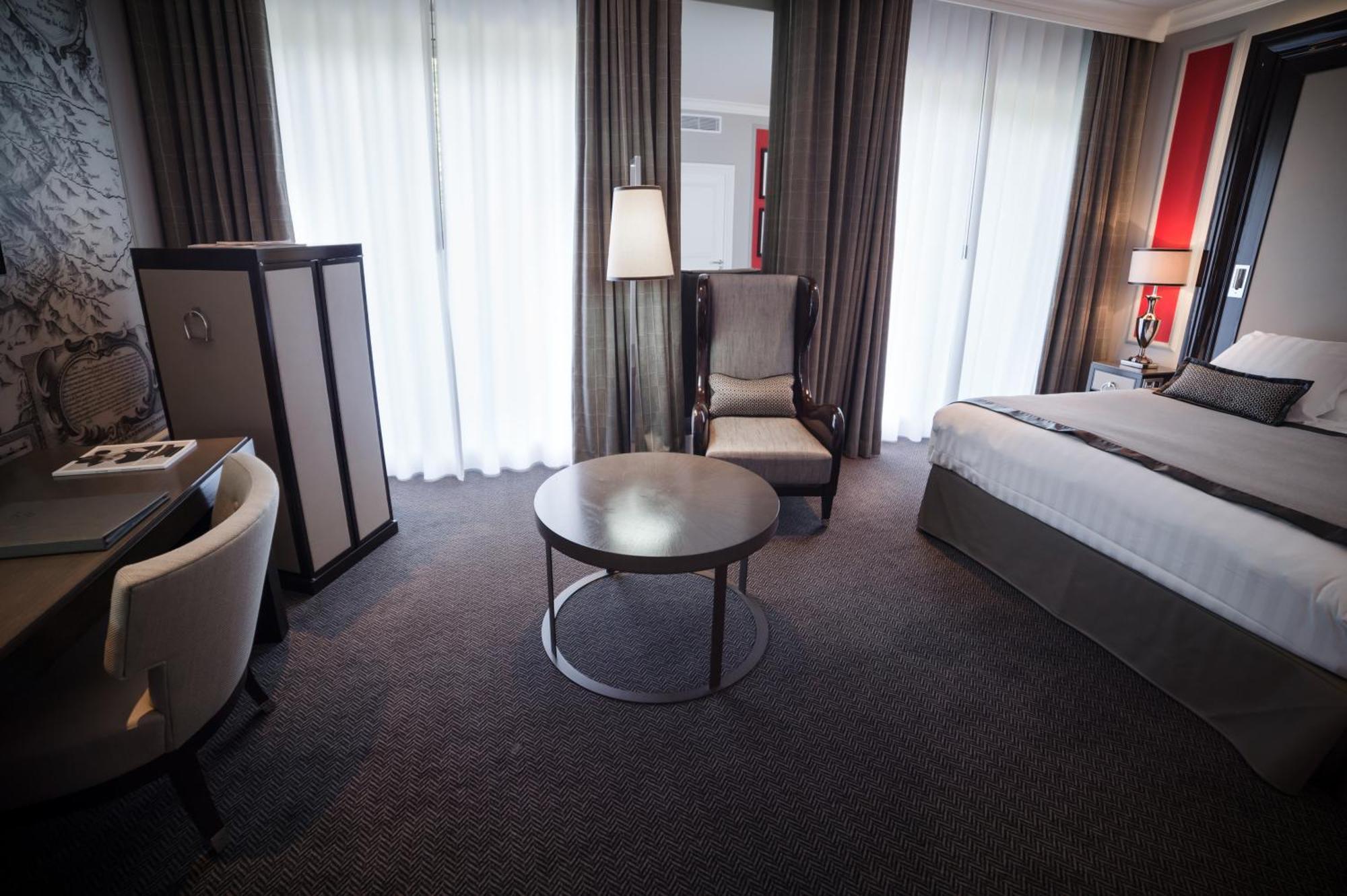 Deluxe City View Room Queen Bed
