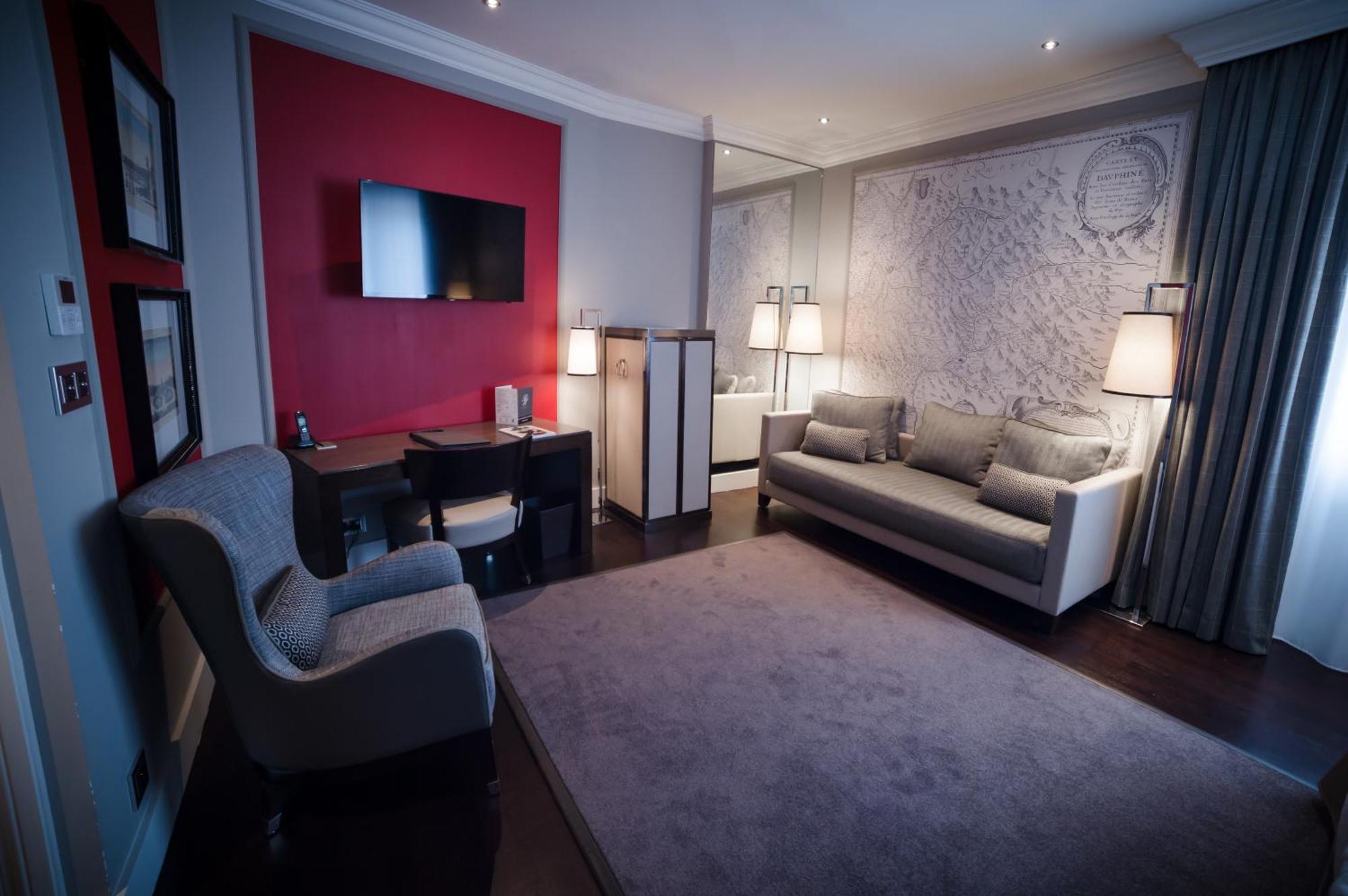 Deluxe City View Room Queen Bed