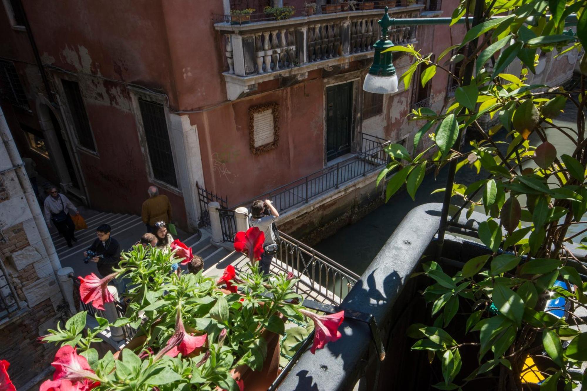 Classic Tweepersoonskamer met Balkon en Uitzicht op de Gracht