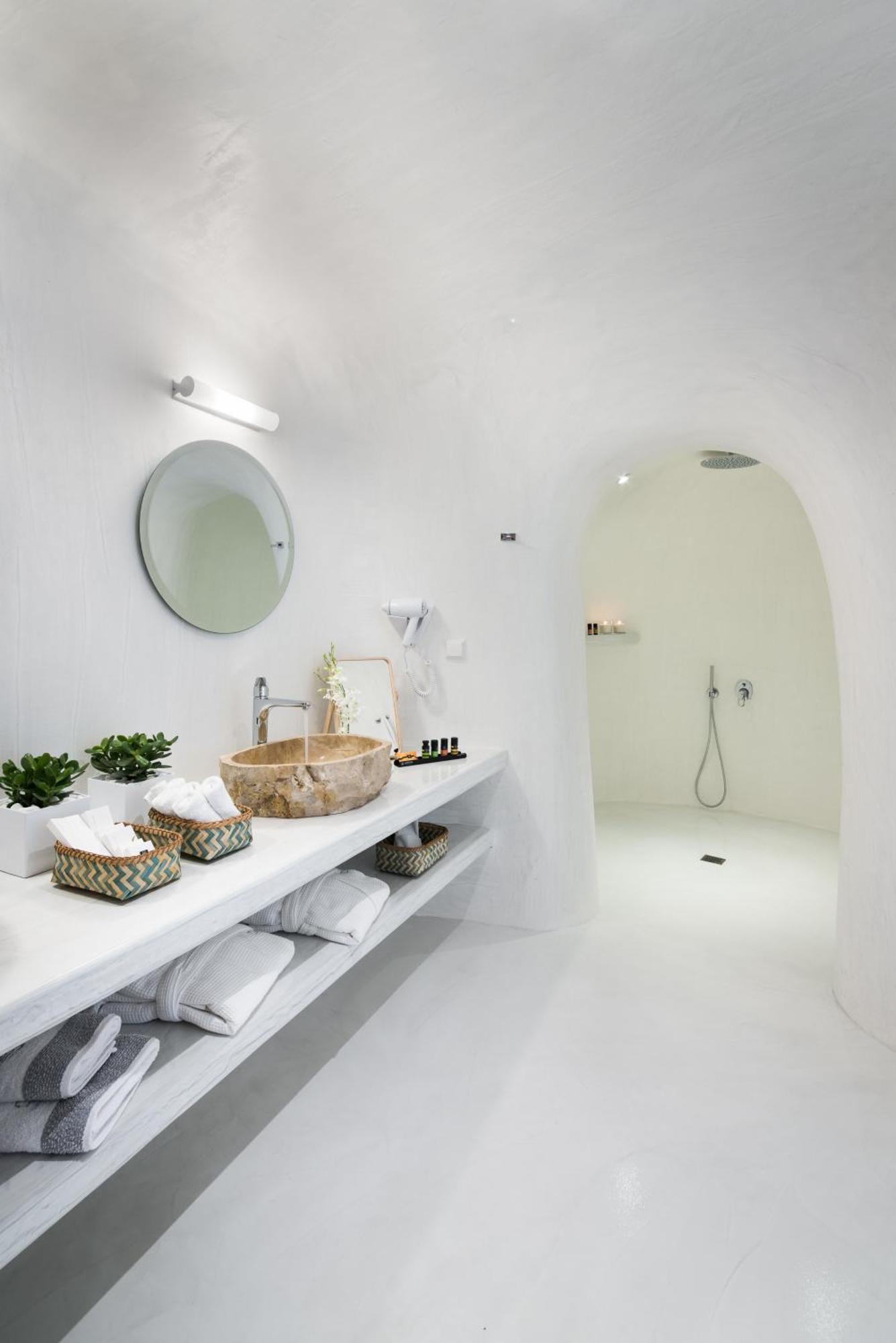 Junior Suite Outdoor Heated Plunge Pool Jets,709337395:JPEG