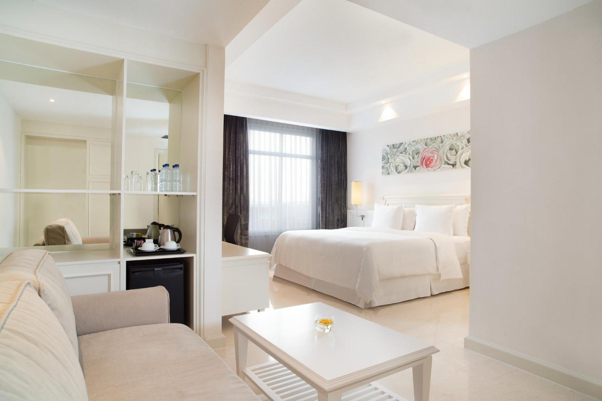 Signature King Room with Sofa Bed