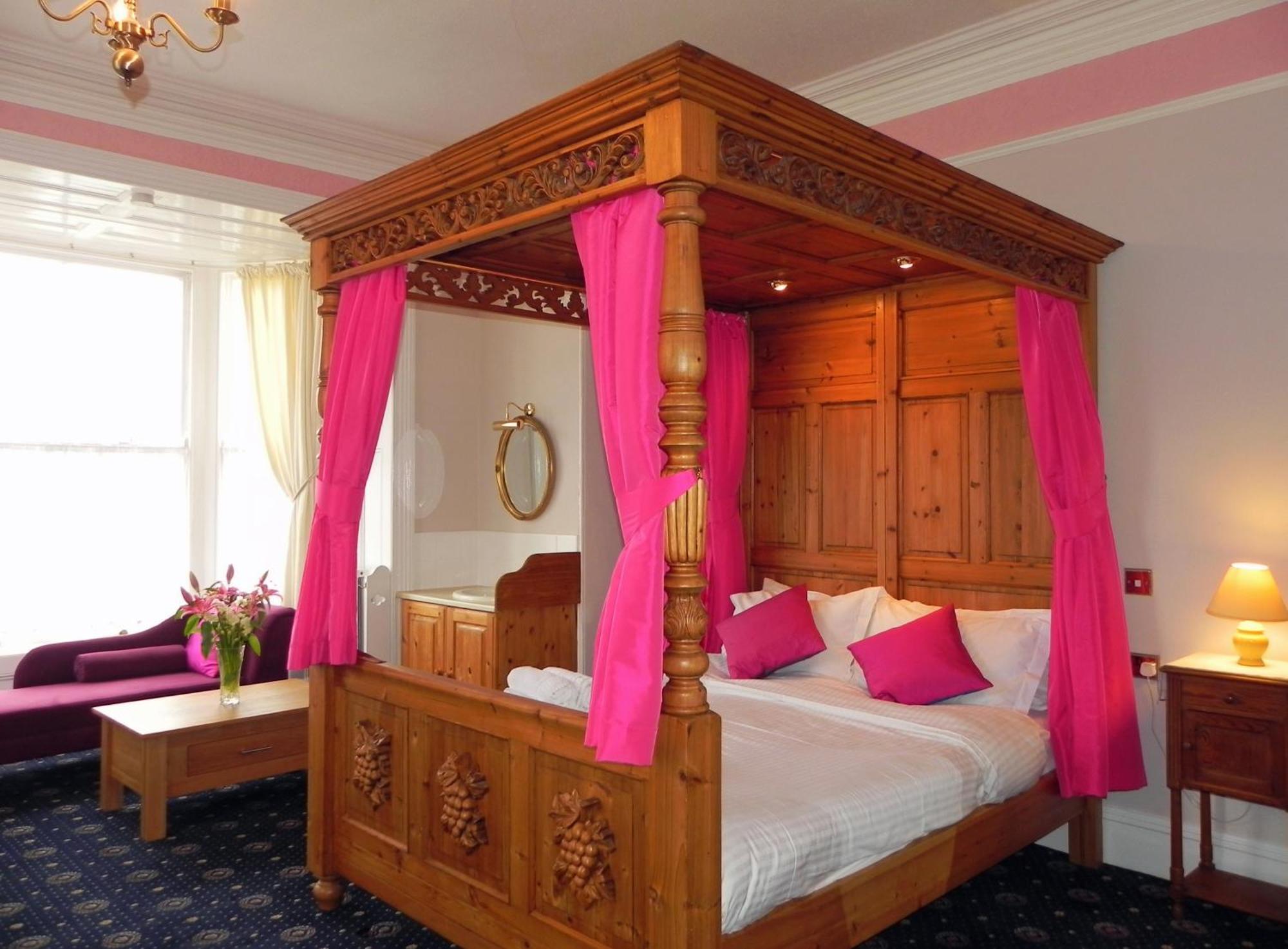 Large Double Room Four Poster Bed Room 4