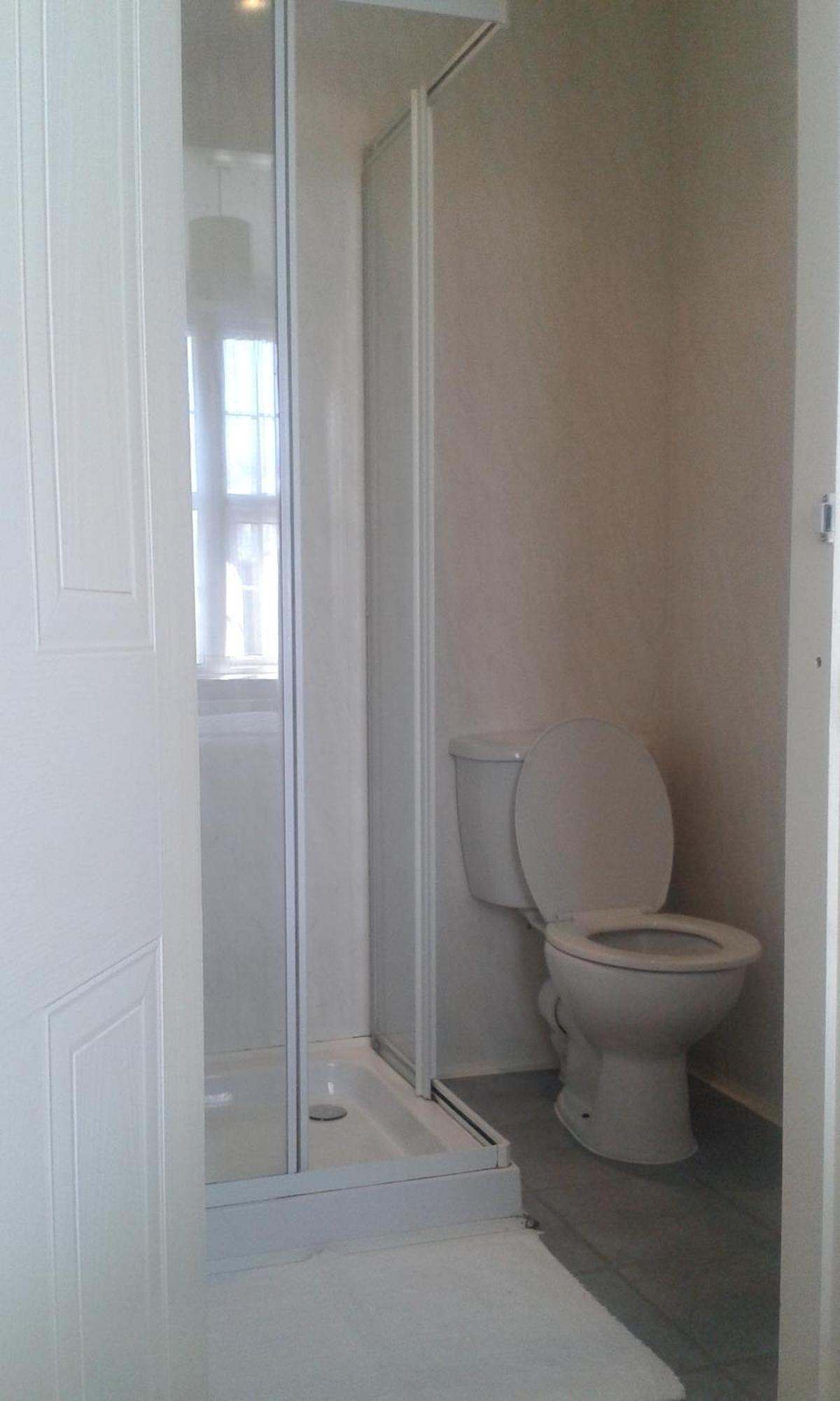 Deluxe Double Room Shower
