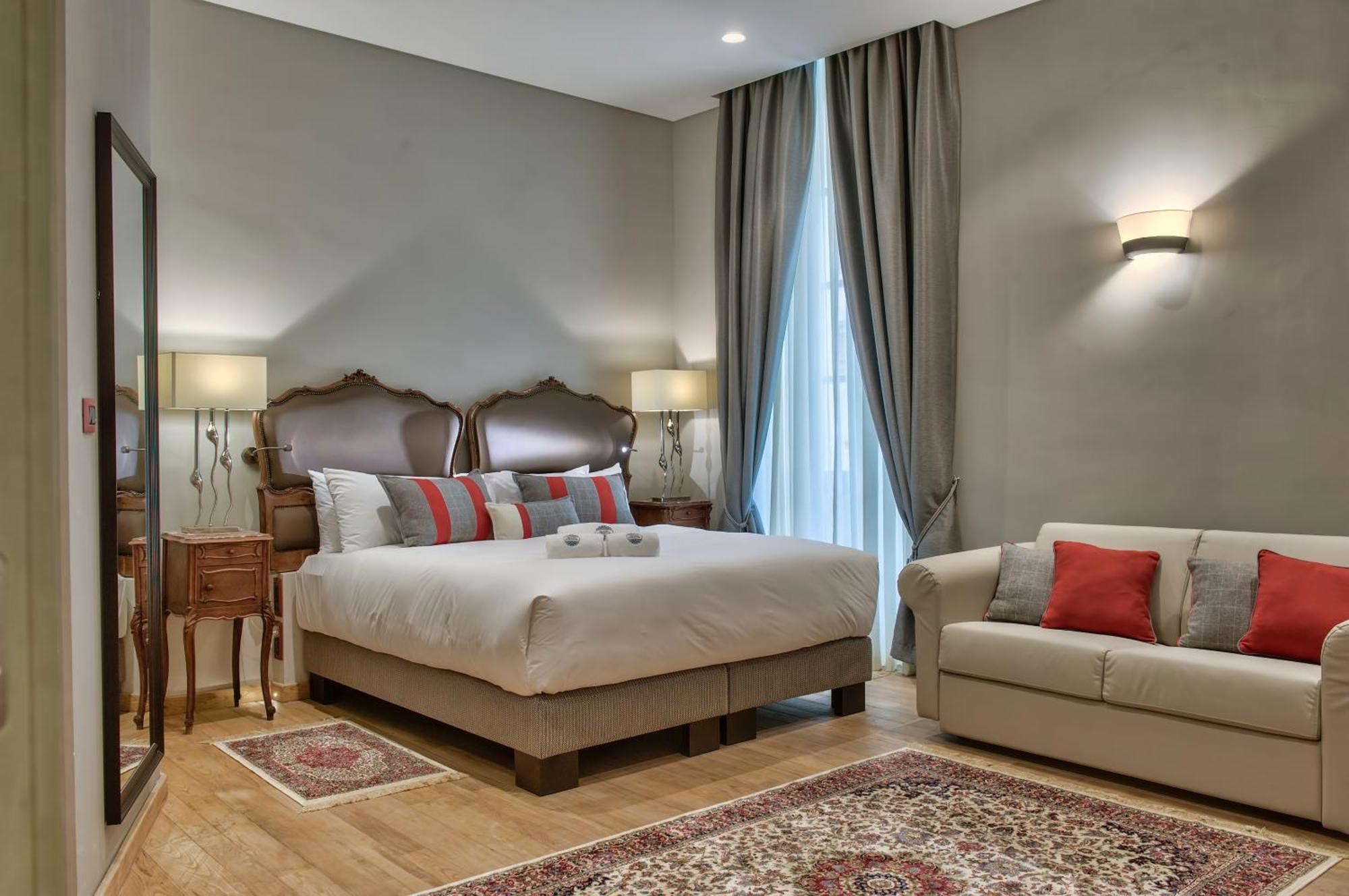 Deluxe Double or Twin Room