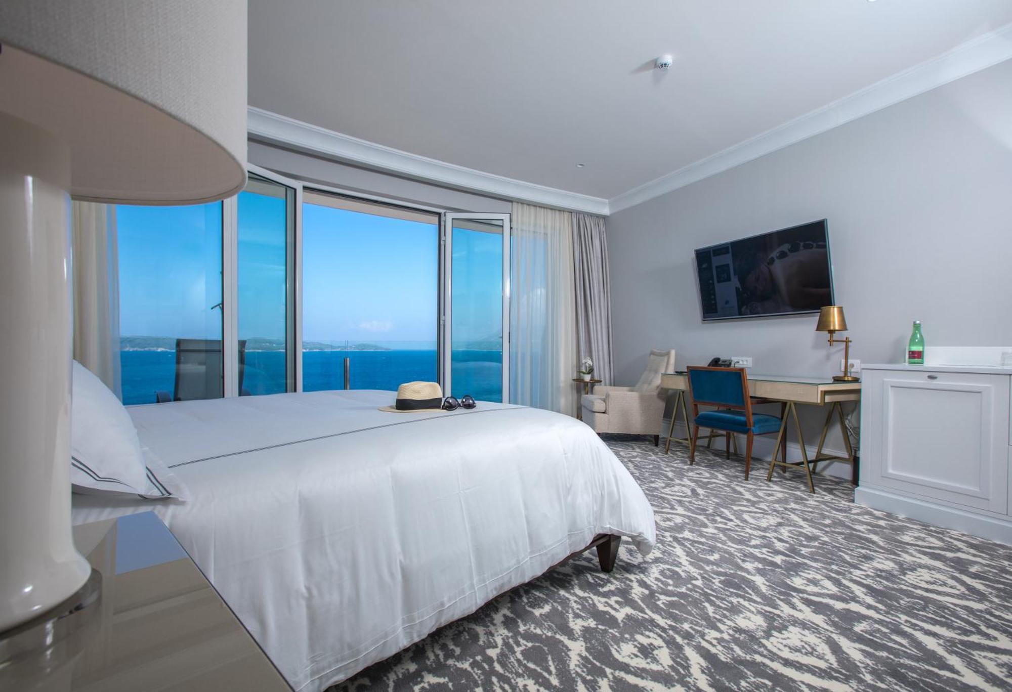 Deluxe King Room Balcony Sea View