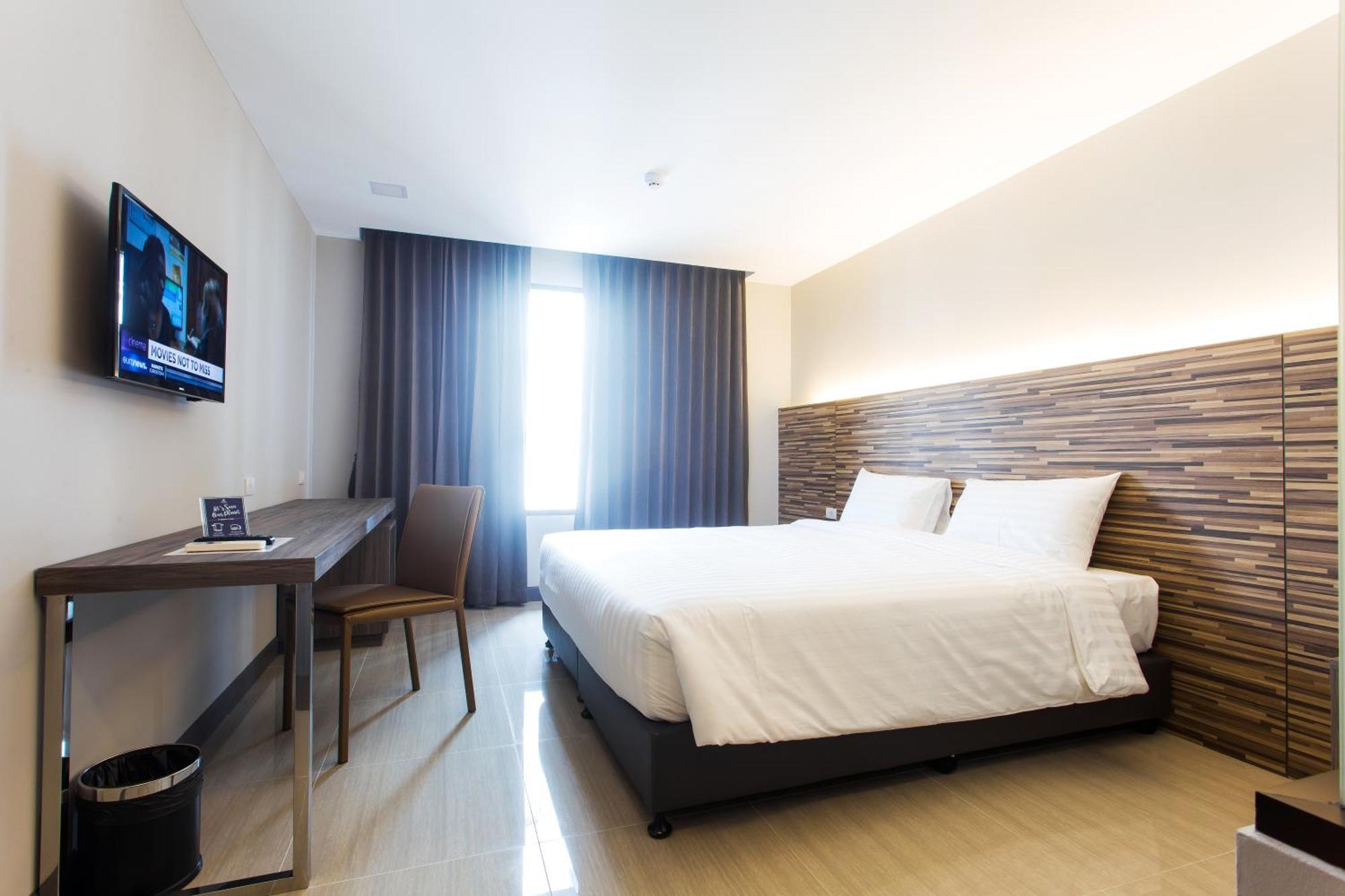 Modern Deluxe Double or Twin Room