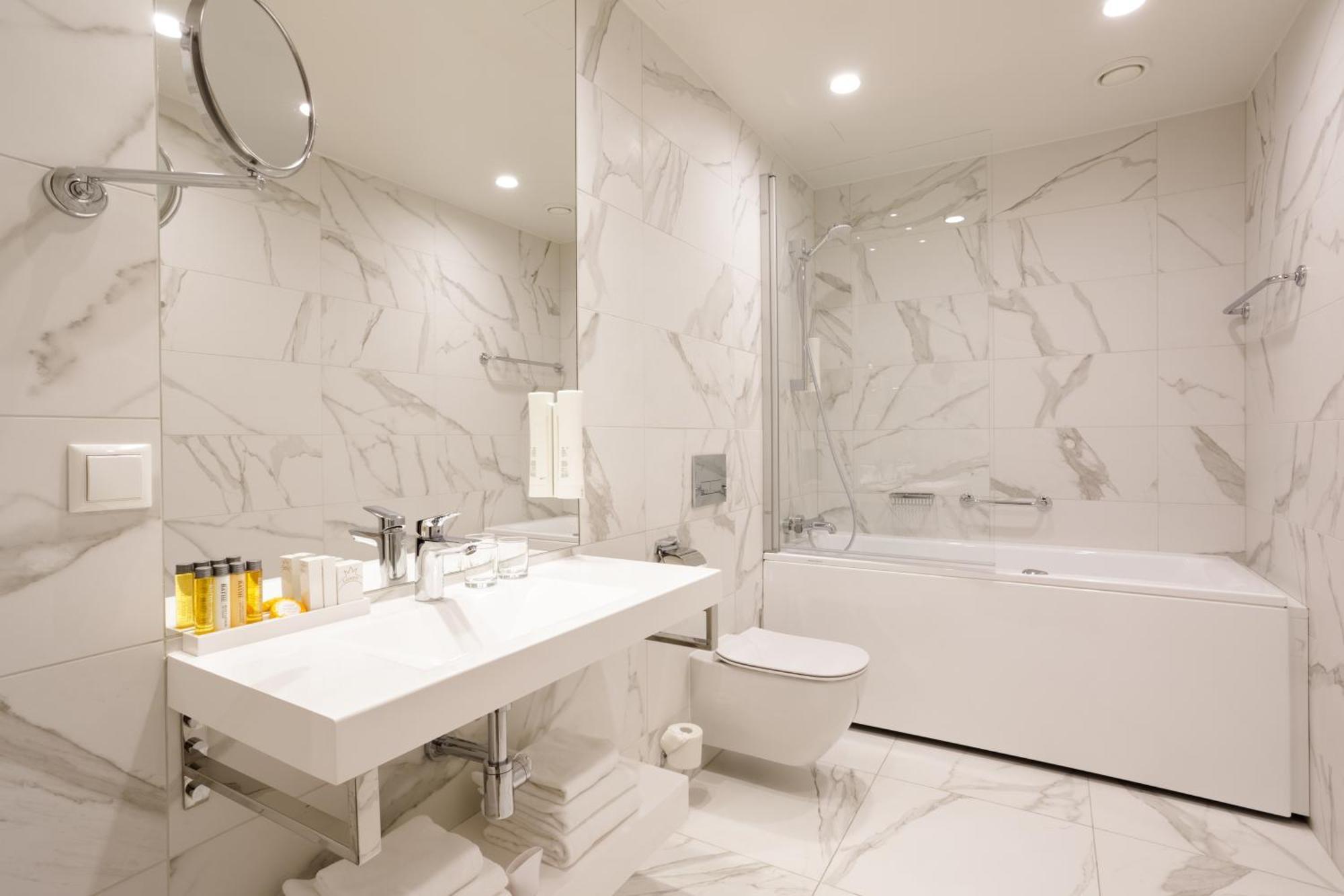 Doppel- oder Zweibettzimmer ZEN mit Whirlpool-Badewanne