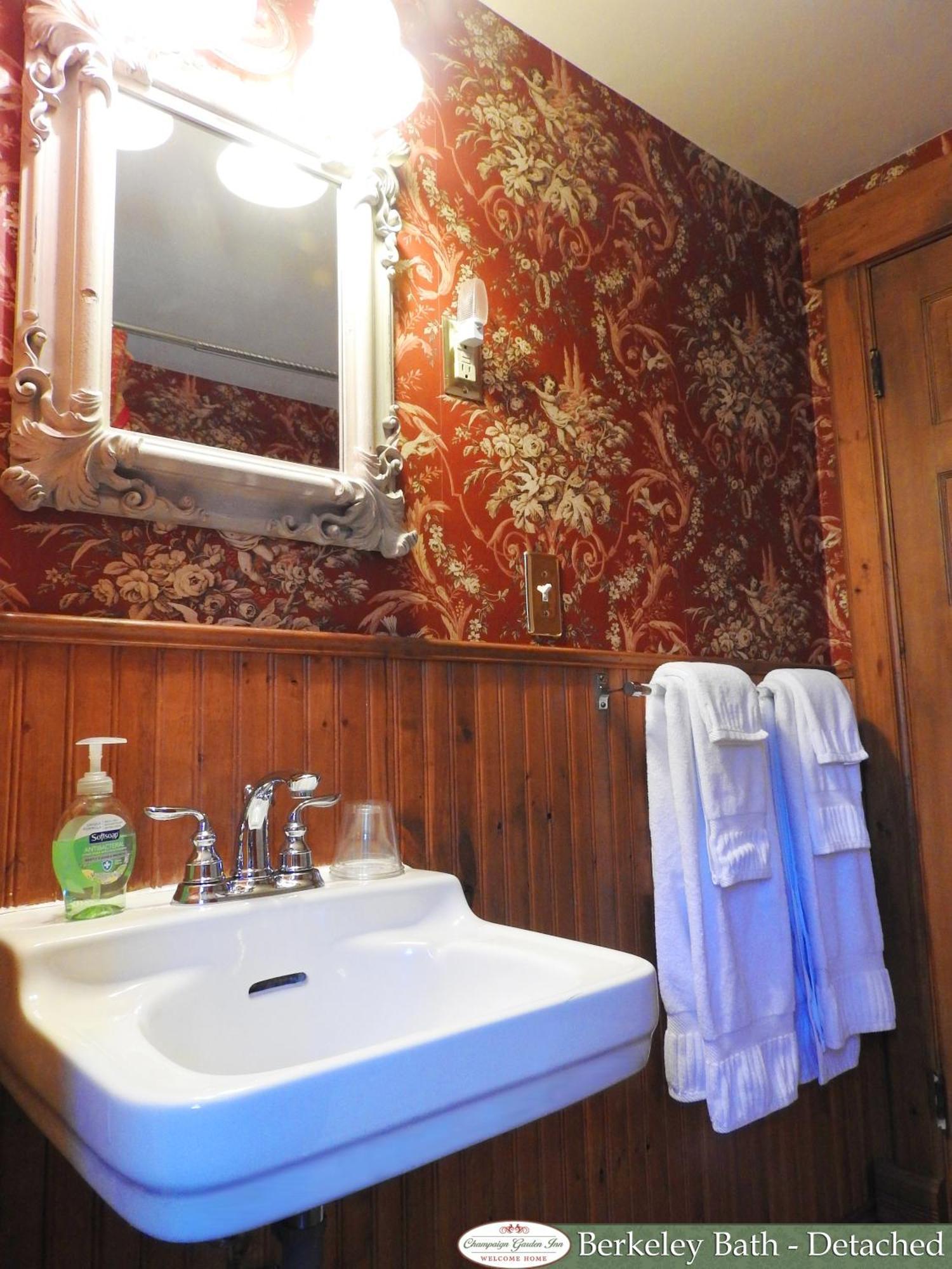 Double Room Private External Bathroom