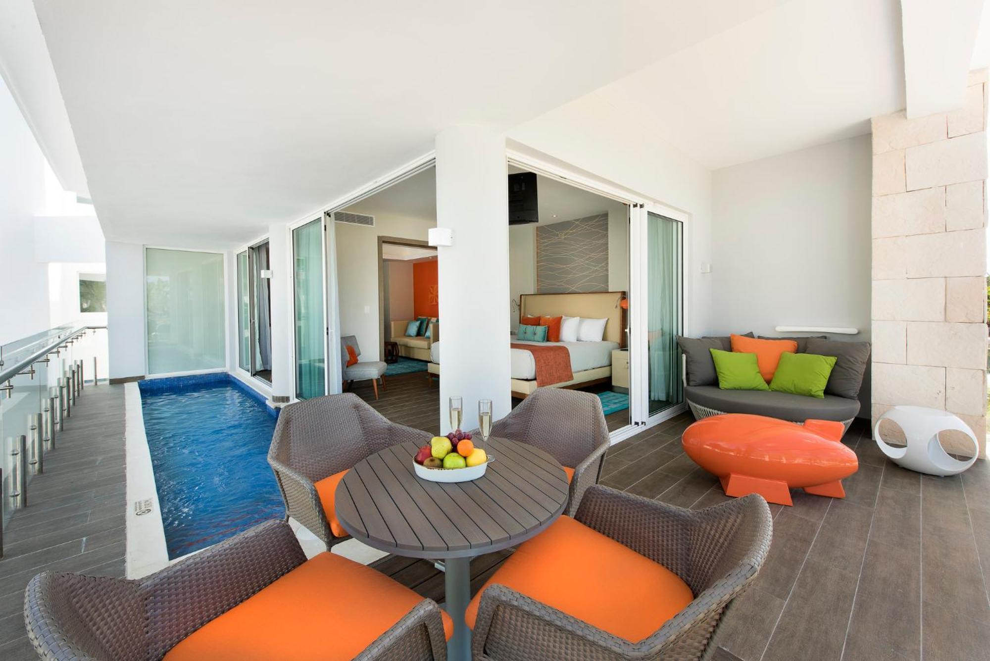 Swank Plunge Pool Suite,1380599210:JPEG