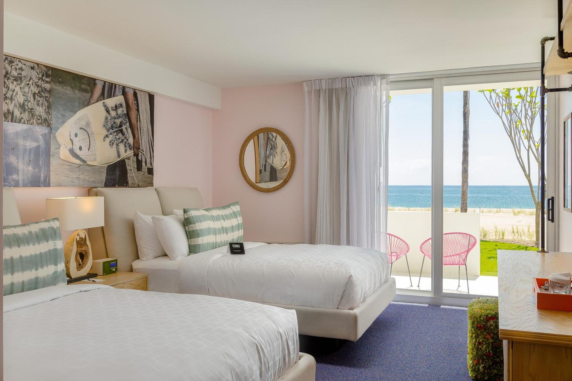 Acomodação Dupla com Cama Queen-size e Vista do Mar