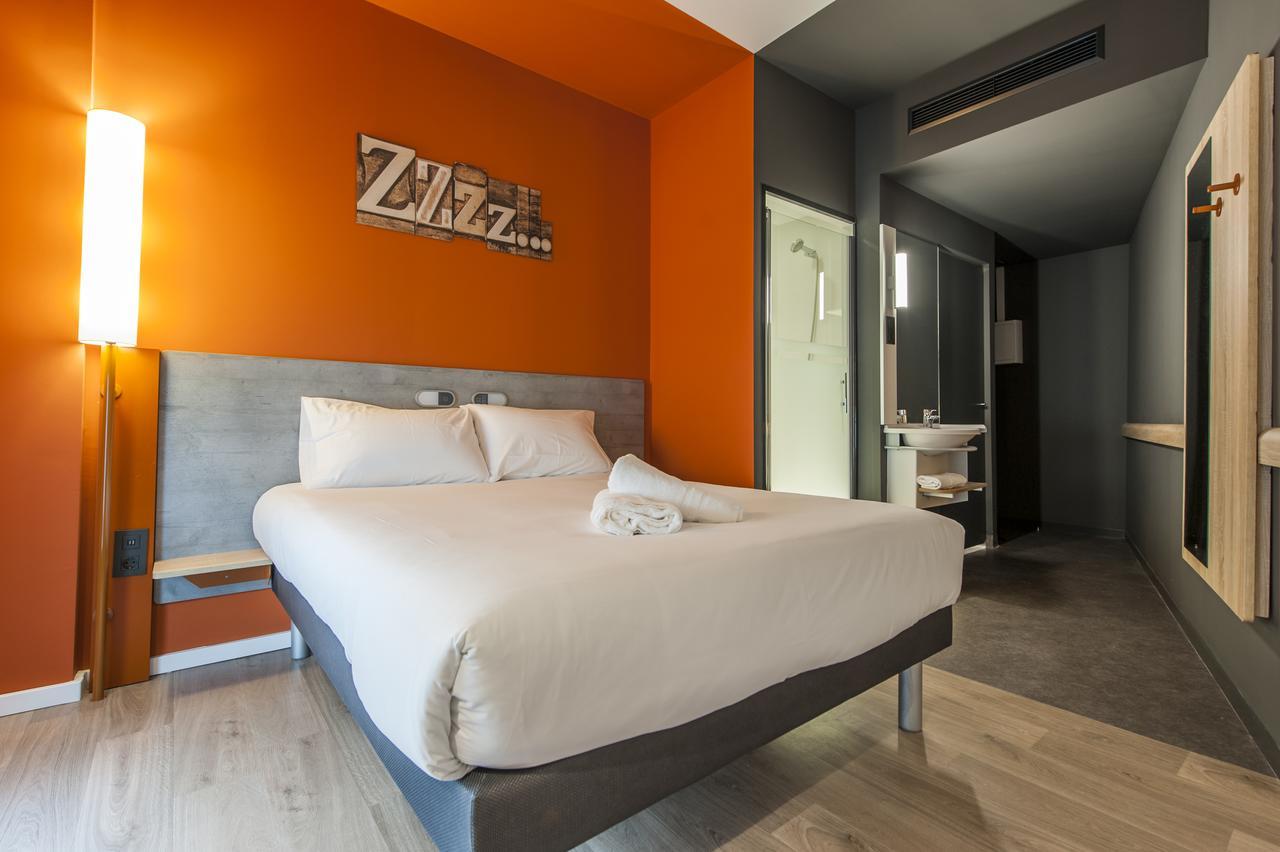 Quarto Standard com 1 Cama de Casal