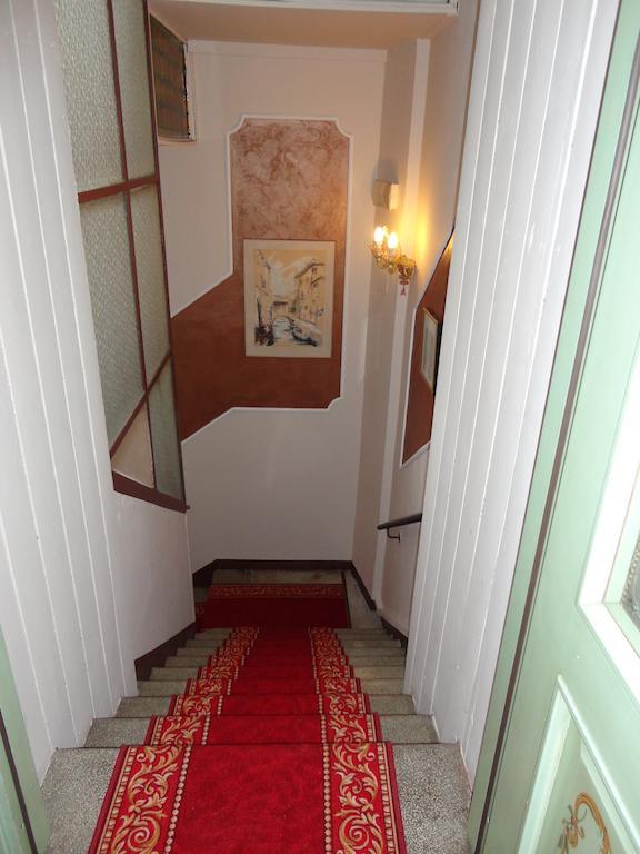 Standard Family Room,630470412:JPEG
