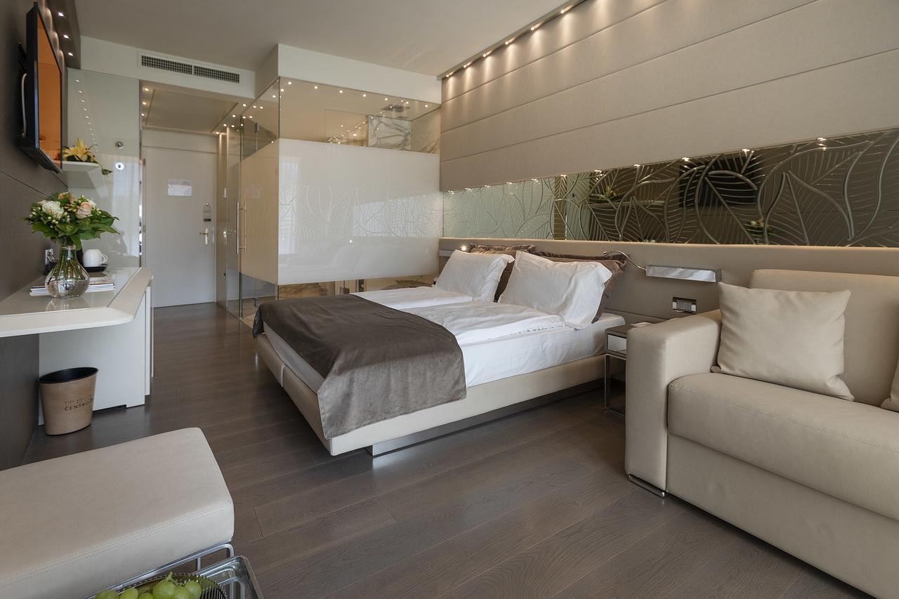Junior Suite Partial Lake View