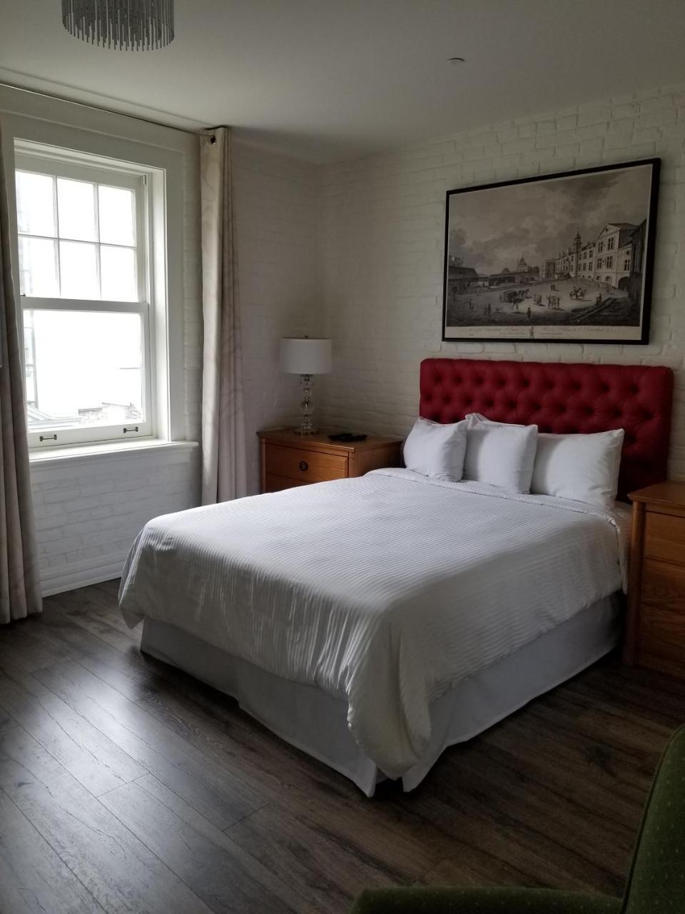 Comfort Queen Room