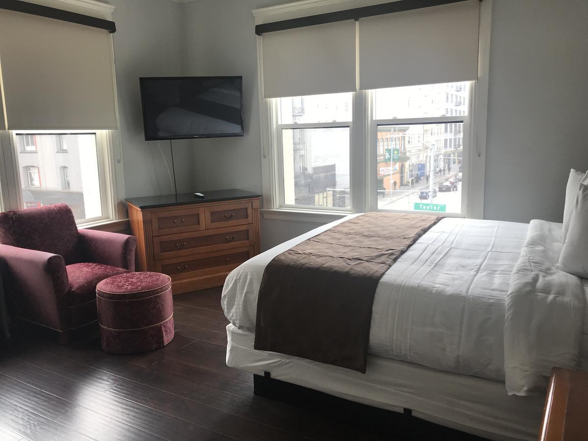 Deluxe Queen Room