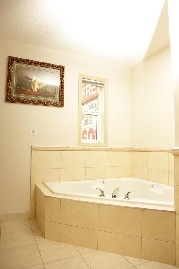 Honeymoon Suite