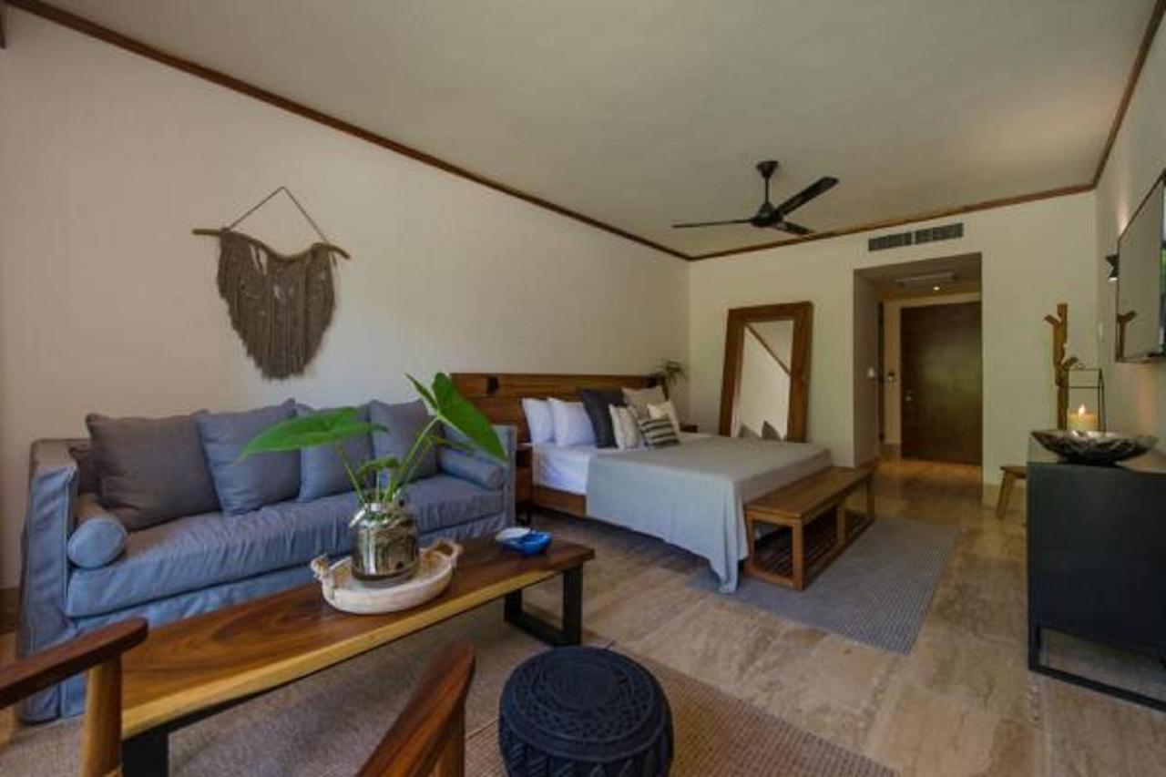 Essential King Room
