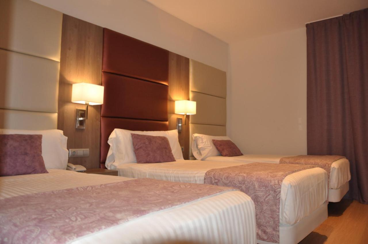 Camera Doppia con Letti Singoli con Letto Supplementare
