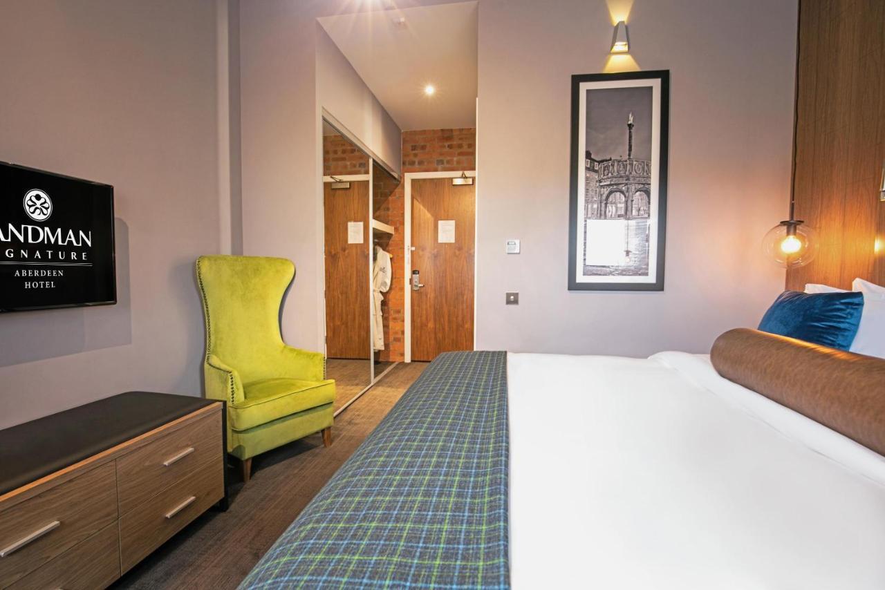 Standard Room 1 King Bed
