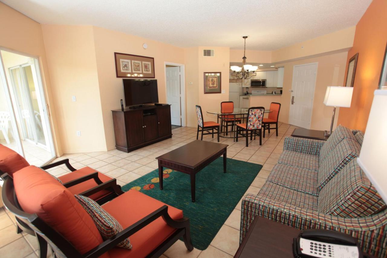 Deluxe King One Bedroom Suite Pool View