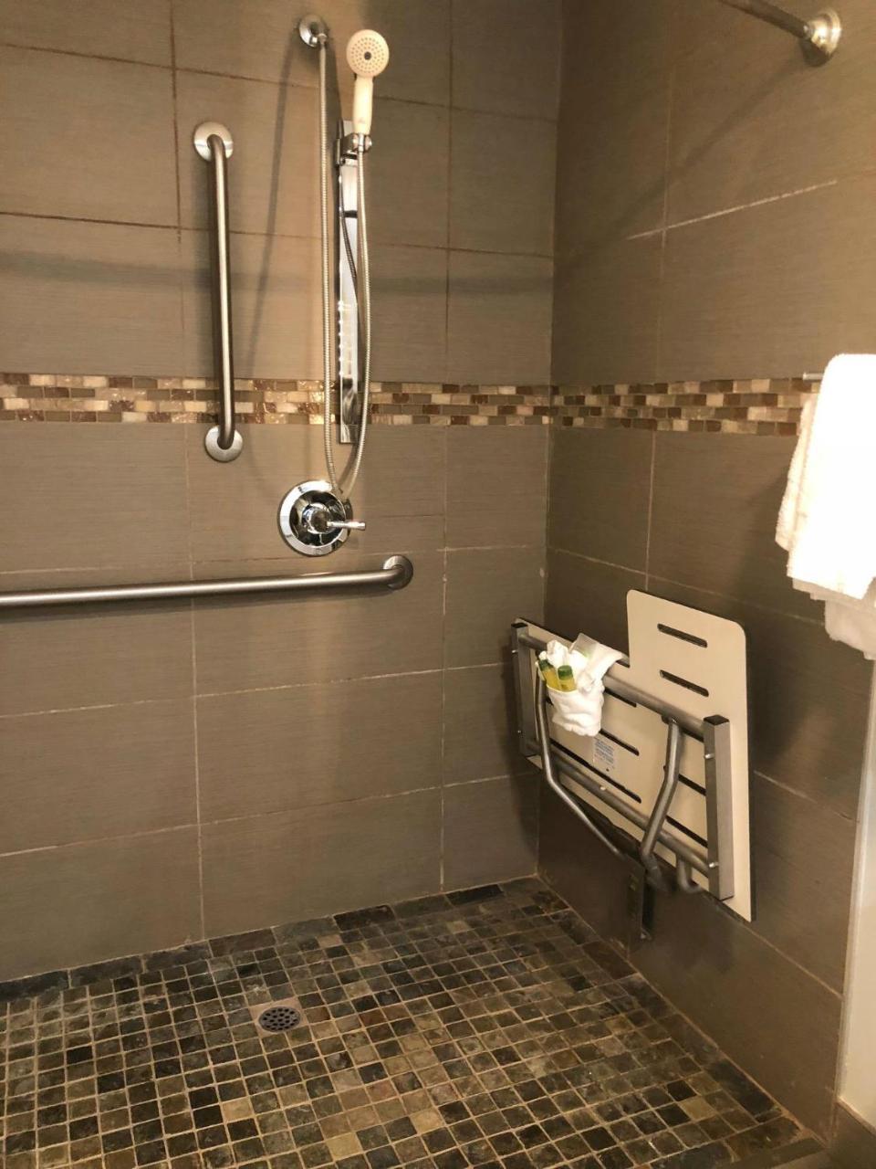 Habitación con 2 camas grandes - Adaptada para personas con discapacidad