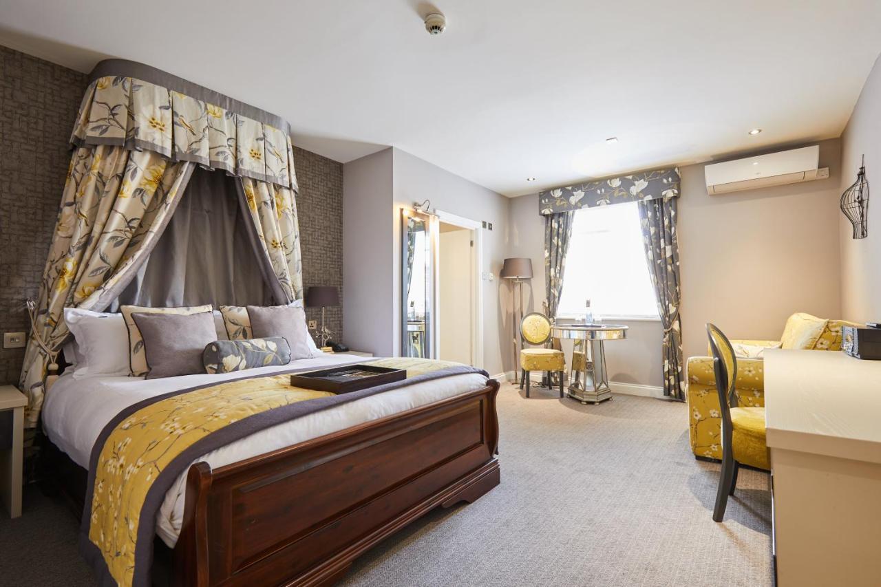 Queen Suite with Sofa Bed - Non-Smoking