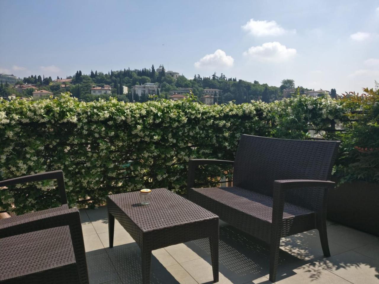 Apartamento com Terraço e Varanda