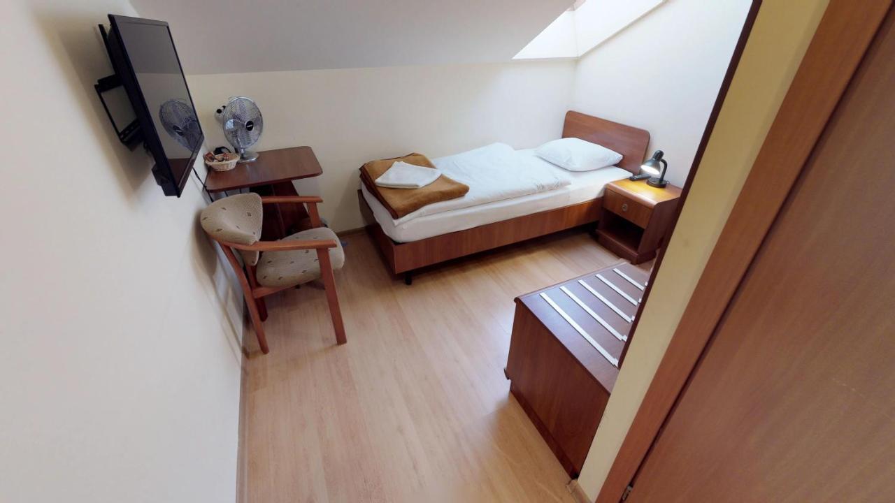 Standard Single Room,727704988:JPEG