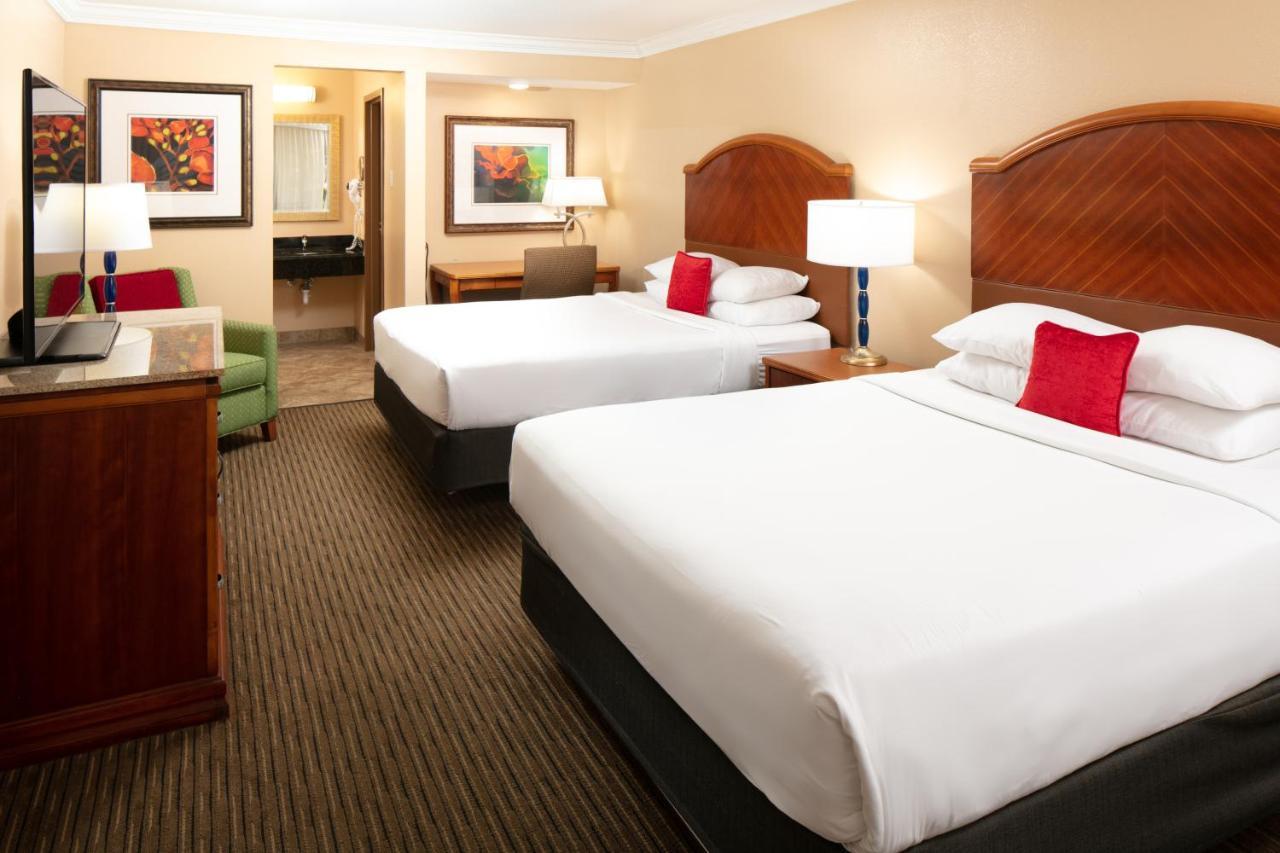 Deluxe Queen Room Two Queen Beds Courtyard View